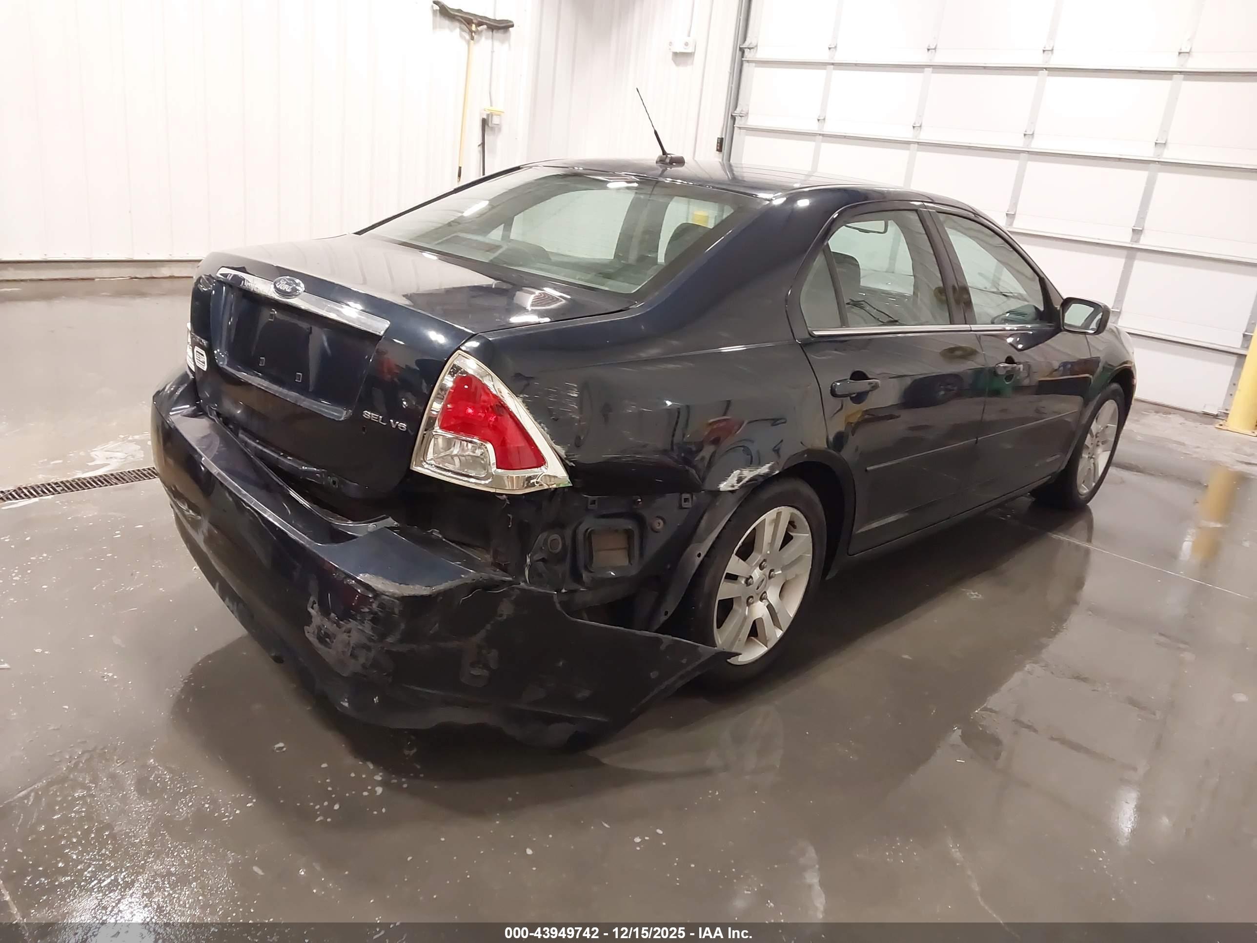 FORD FUSION image 4