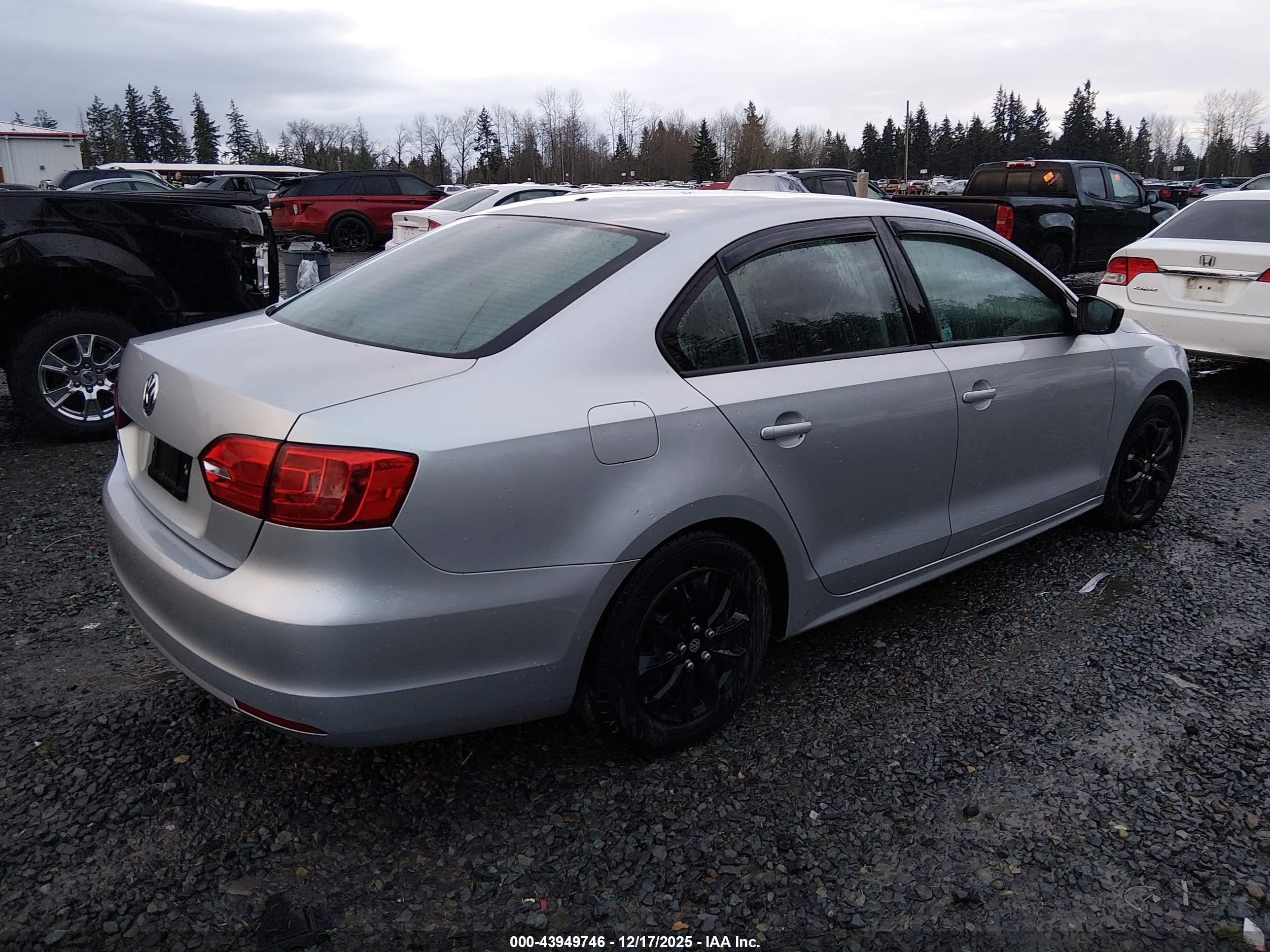 VOLKSWAGEN JETTA image 4