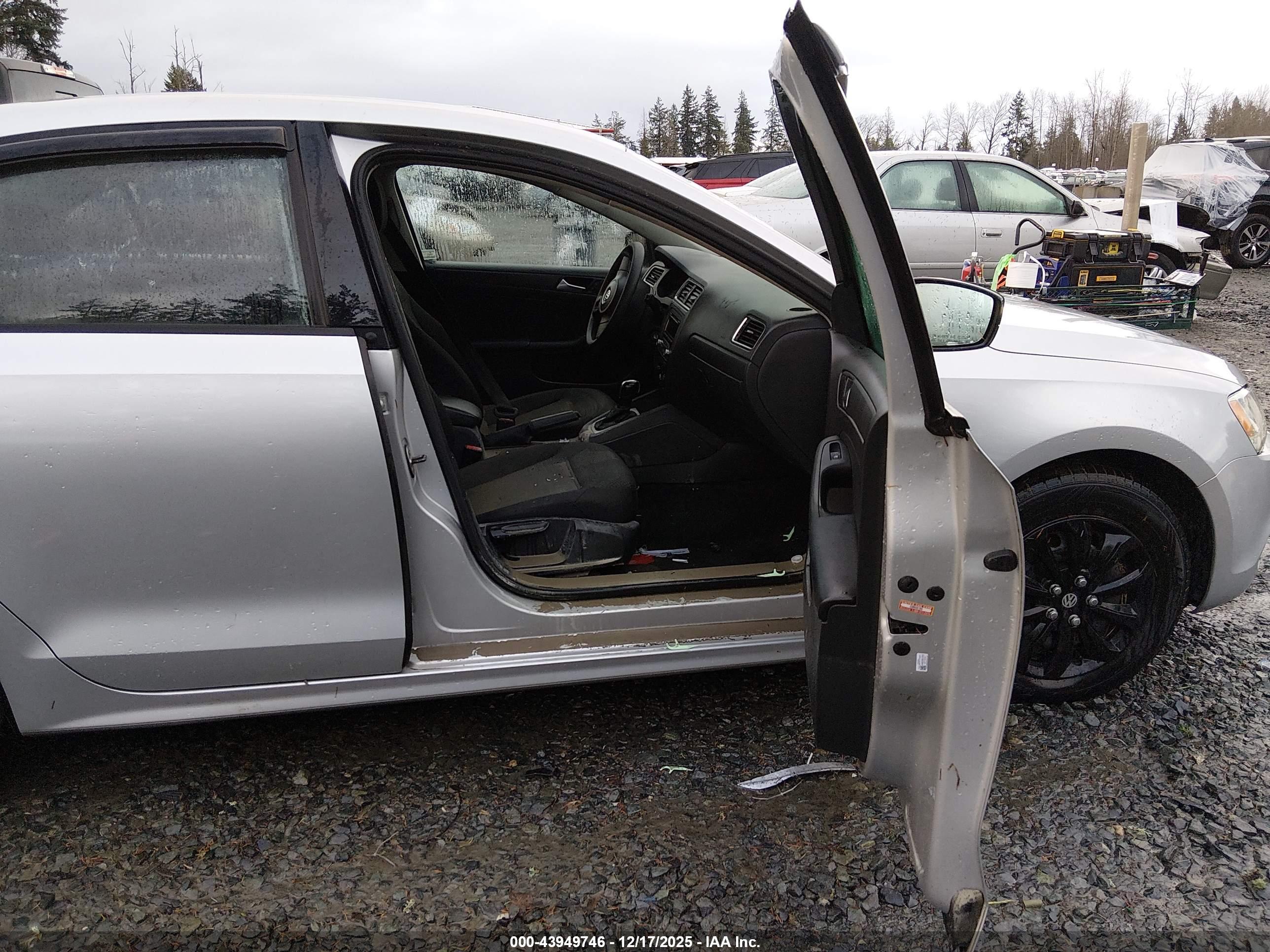 VOLKSWAGEN JETTA image 5