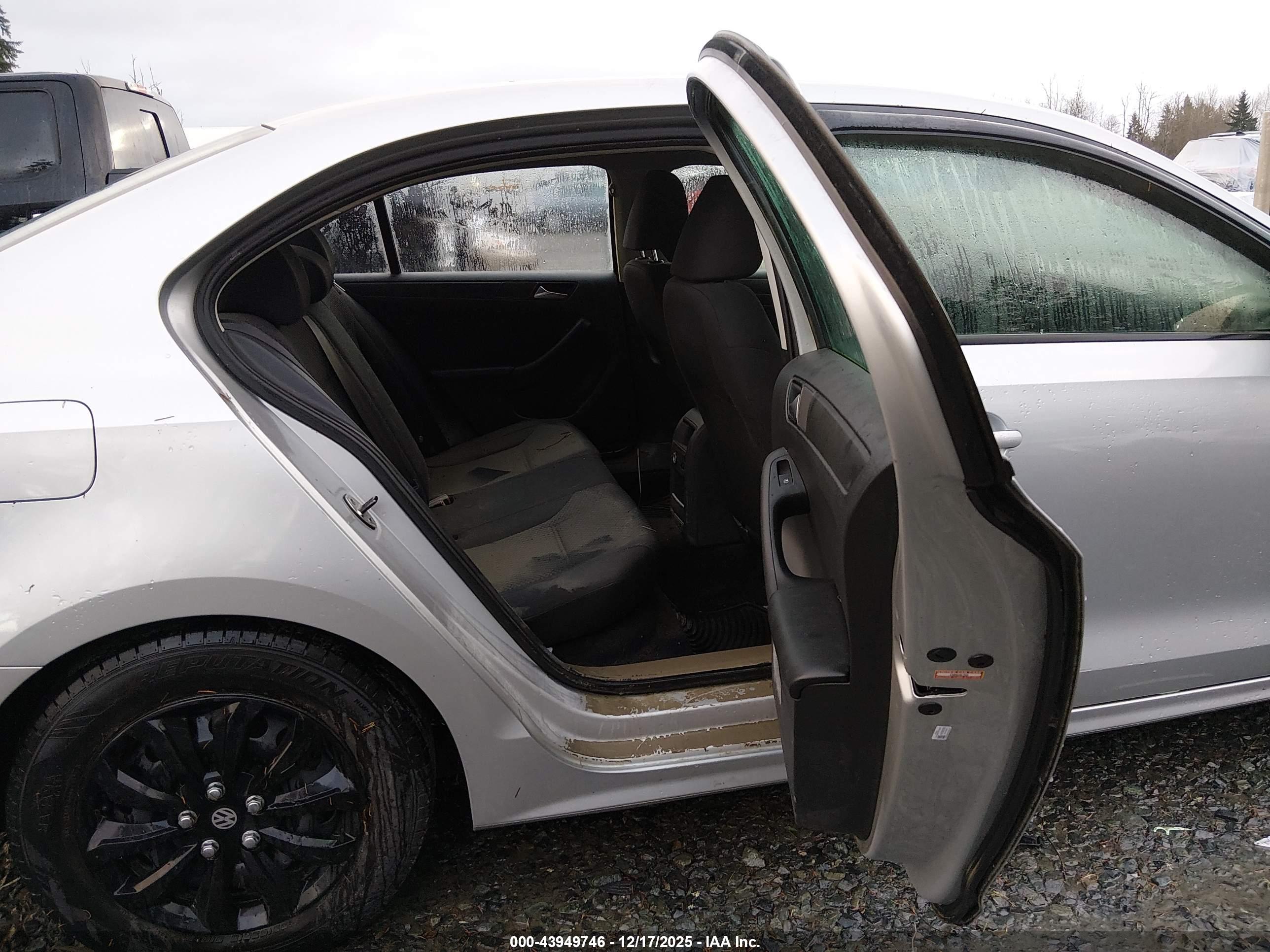 VOLKSWAGEN JETTA image 8