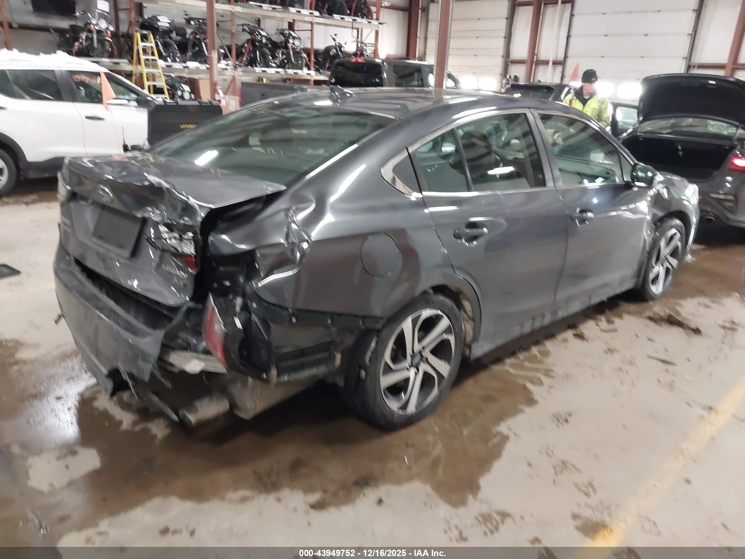 SUBARU LEGACY image 4