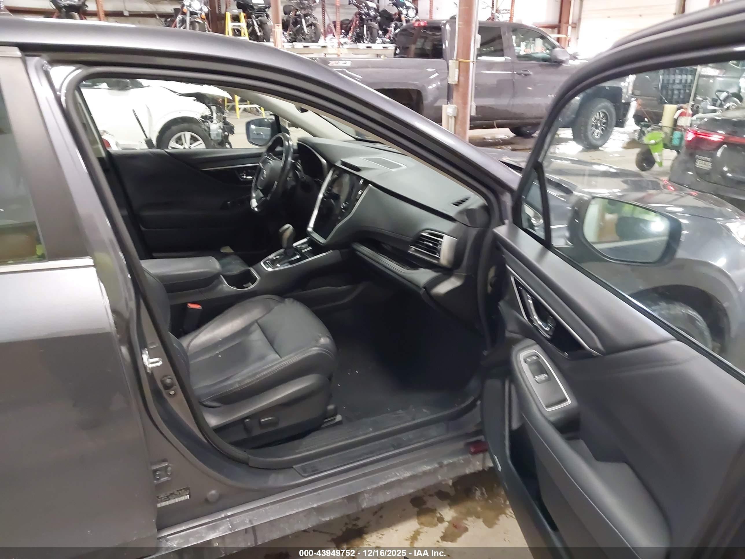 SUBARU LEGACY image 5