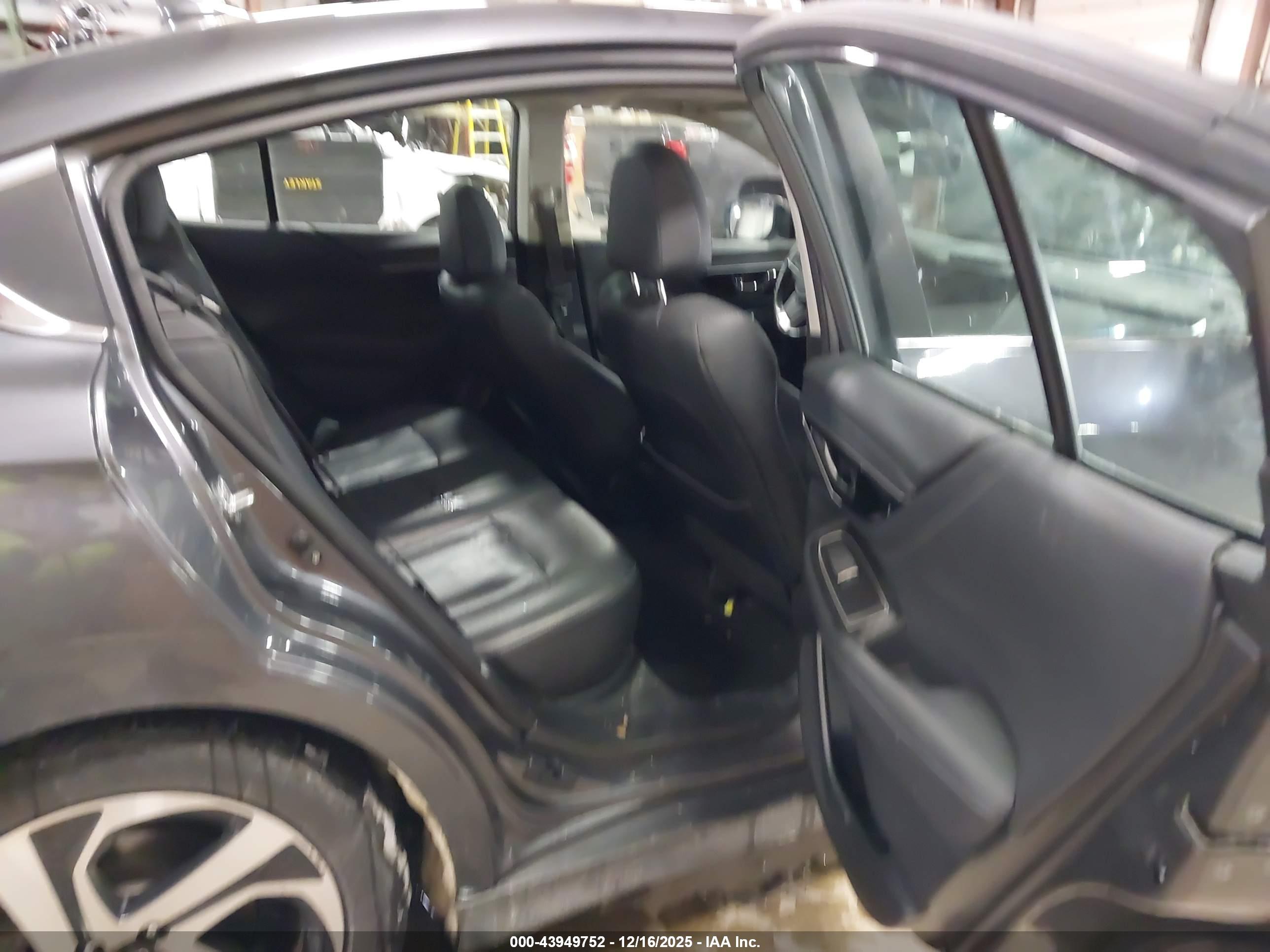 SUBARU LEGACY image 8