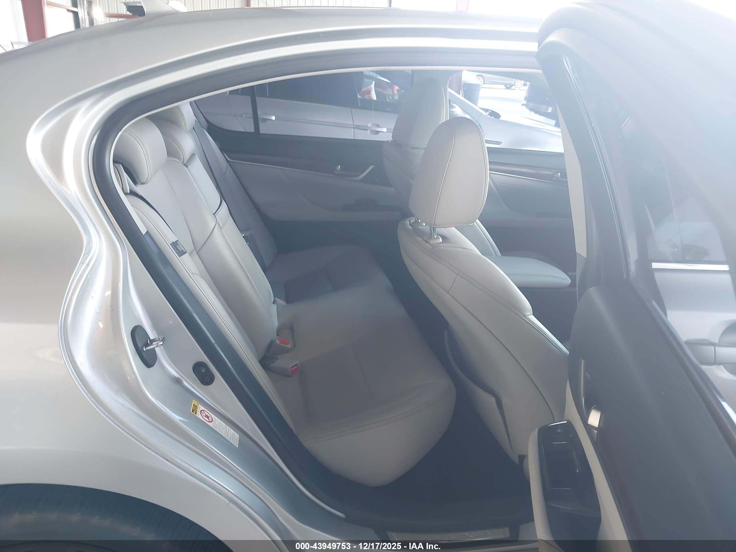 LEXUS GS image 8