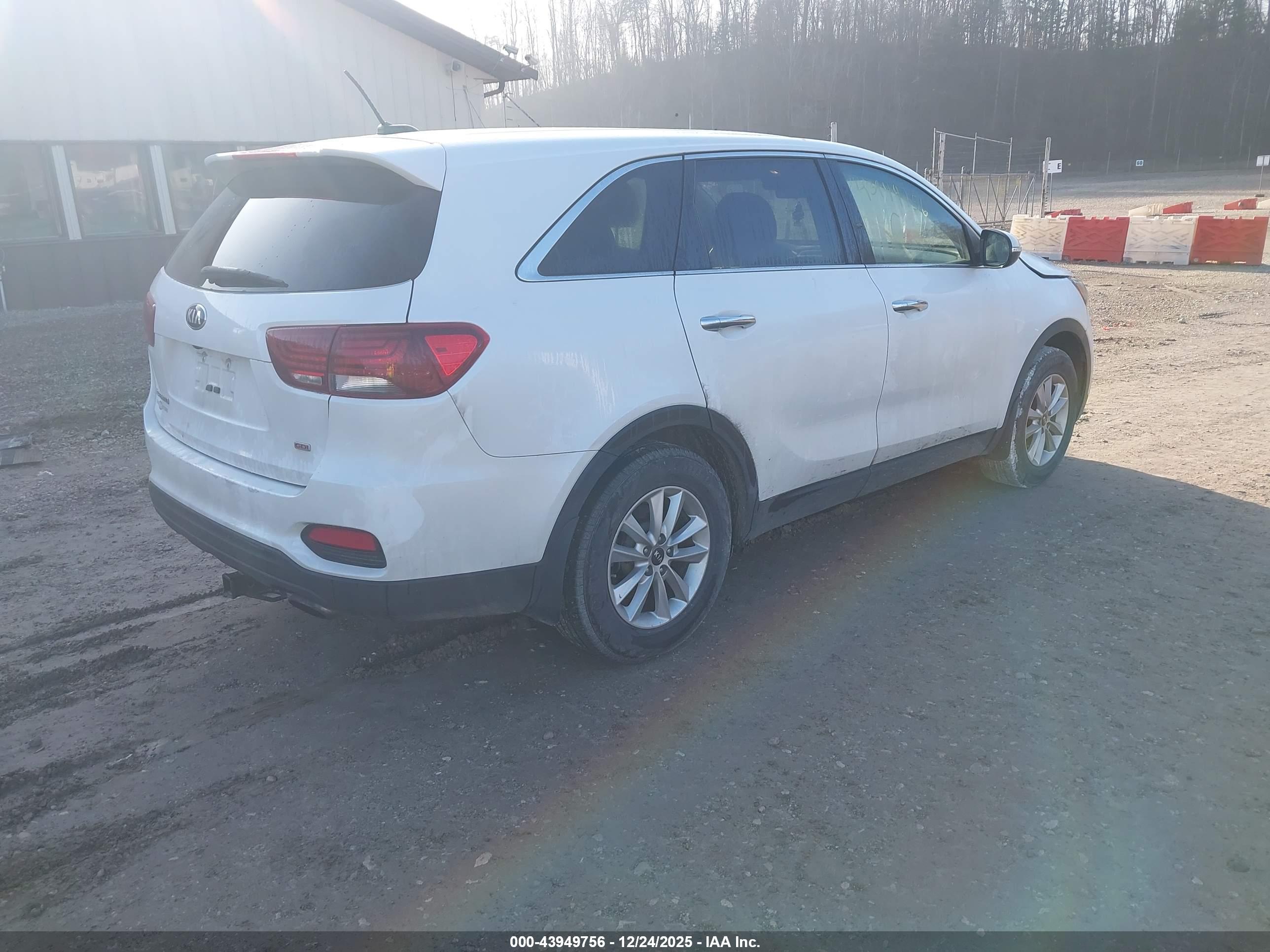KIA SORENTO image 4