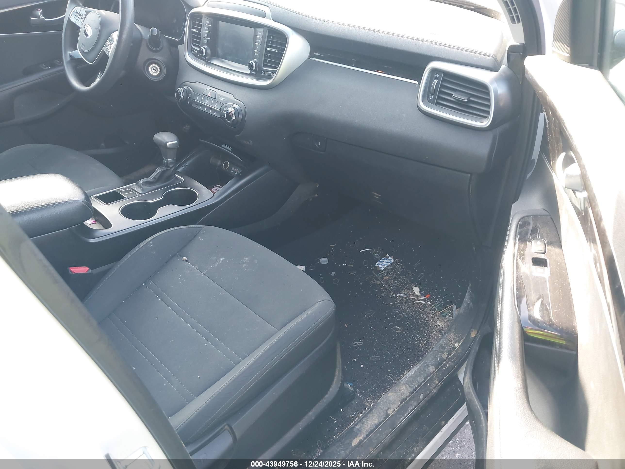 KIA SORENTO image 5