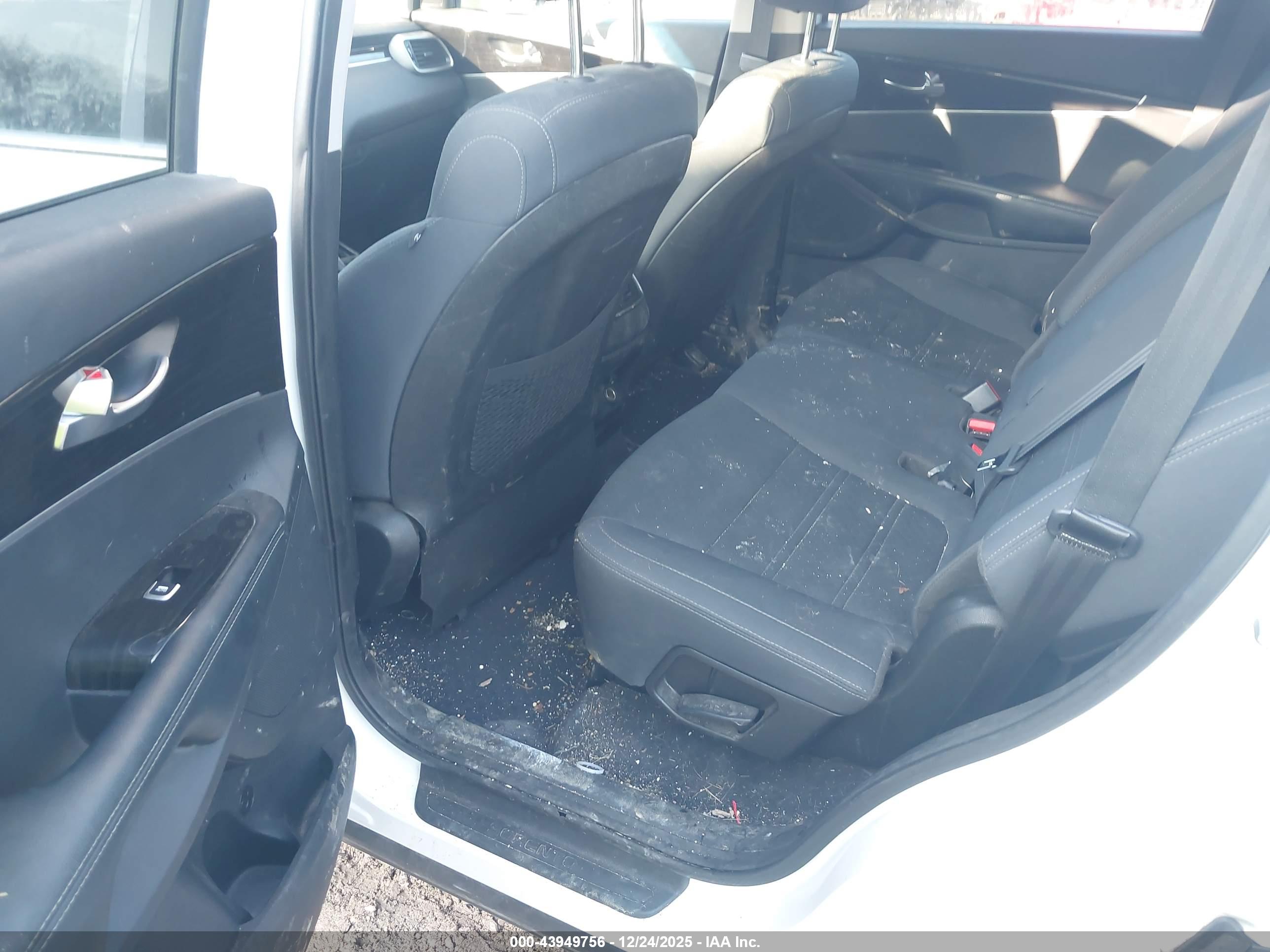 KIA SORENTO image 8