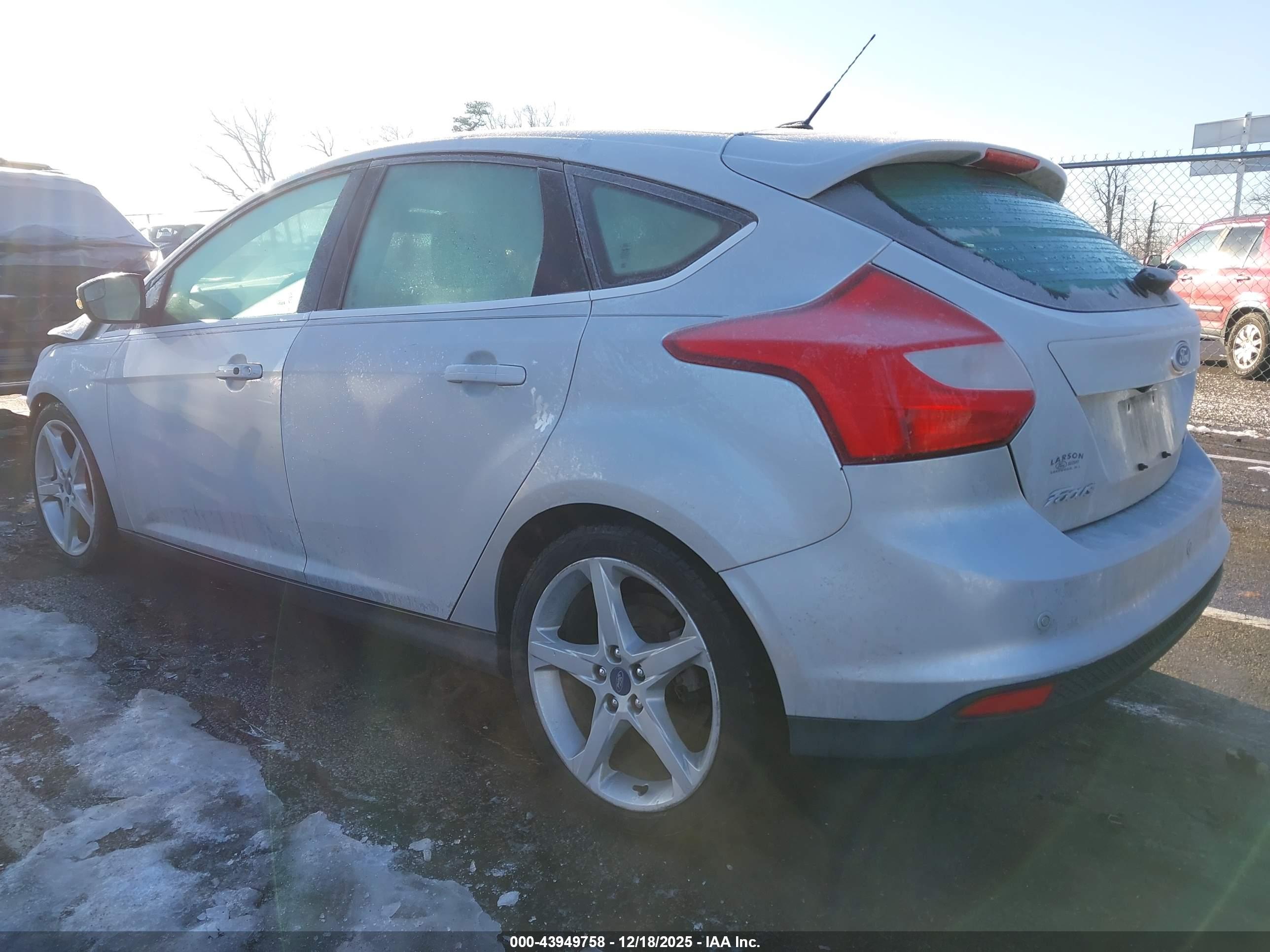 FORD FOCUS image 3