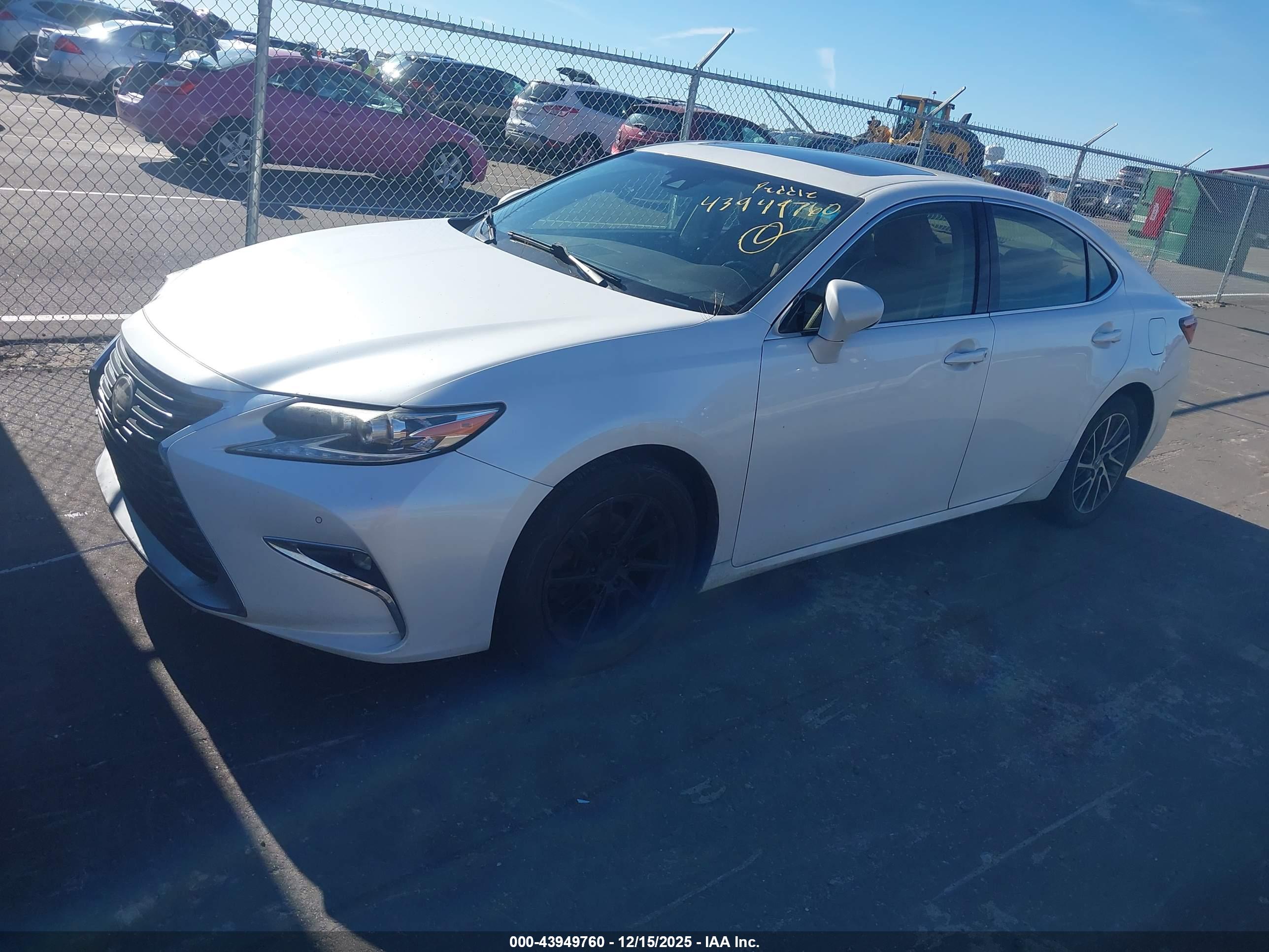 LEXUS ES image 2