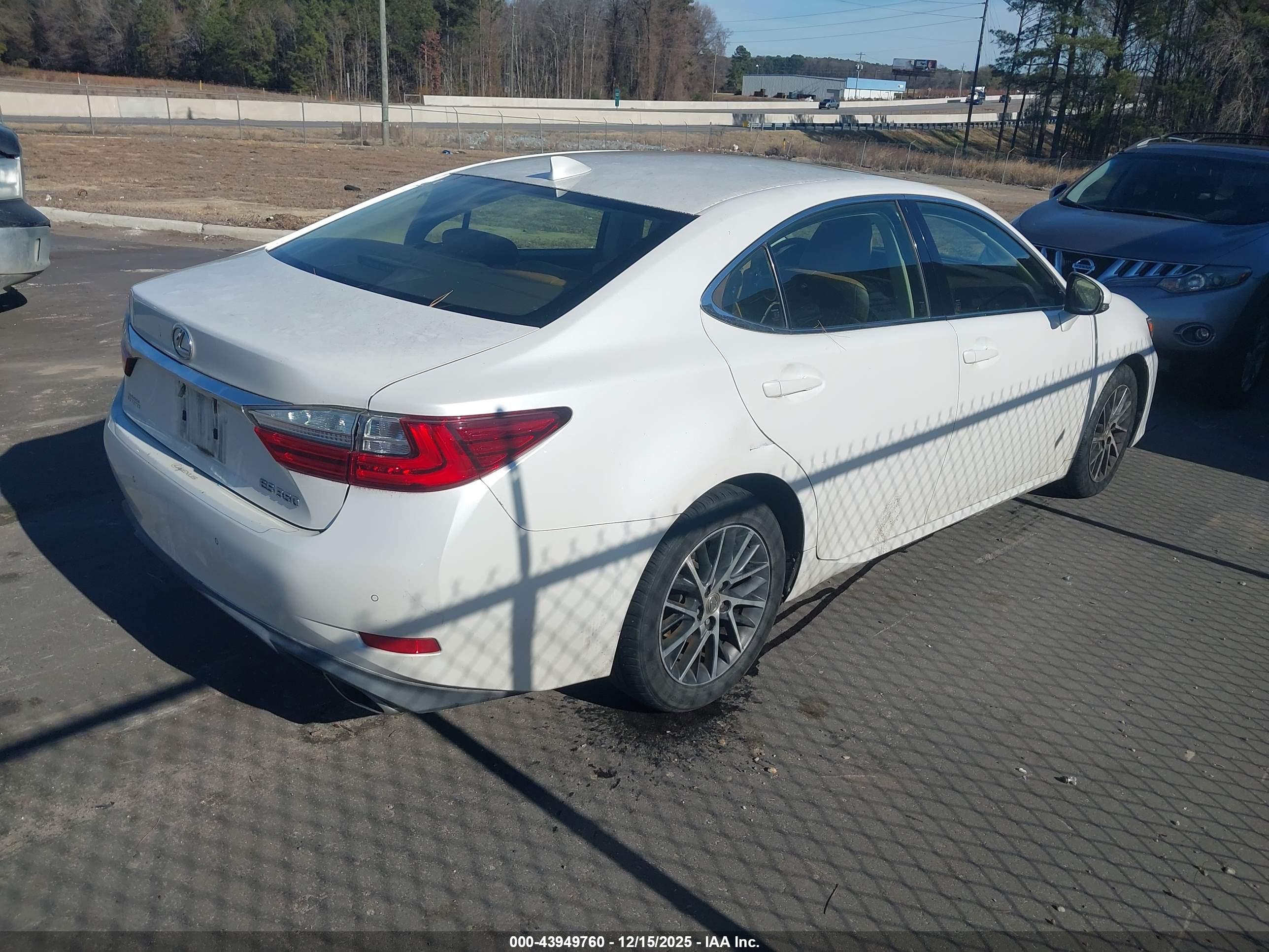 LEXUS ES image 4