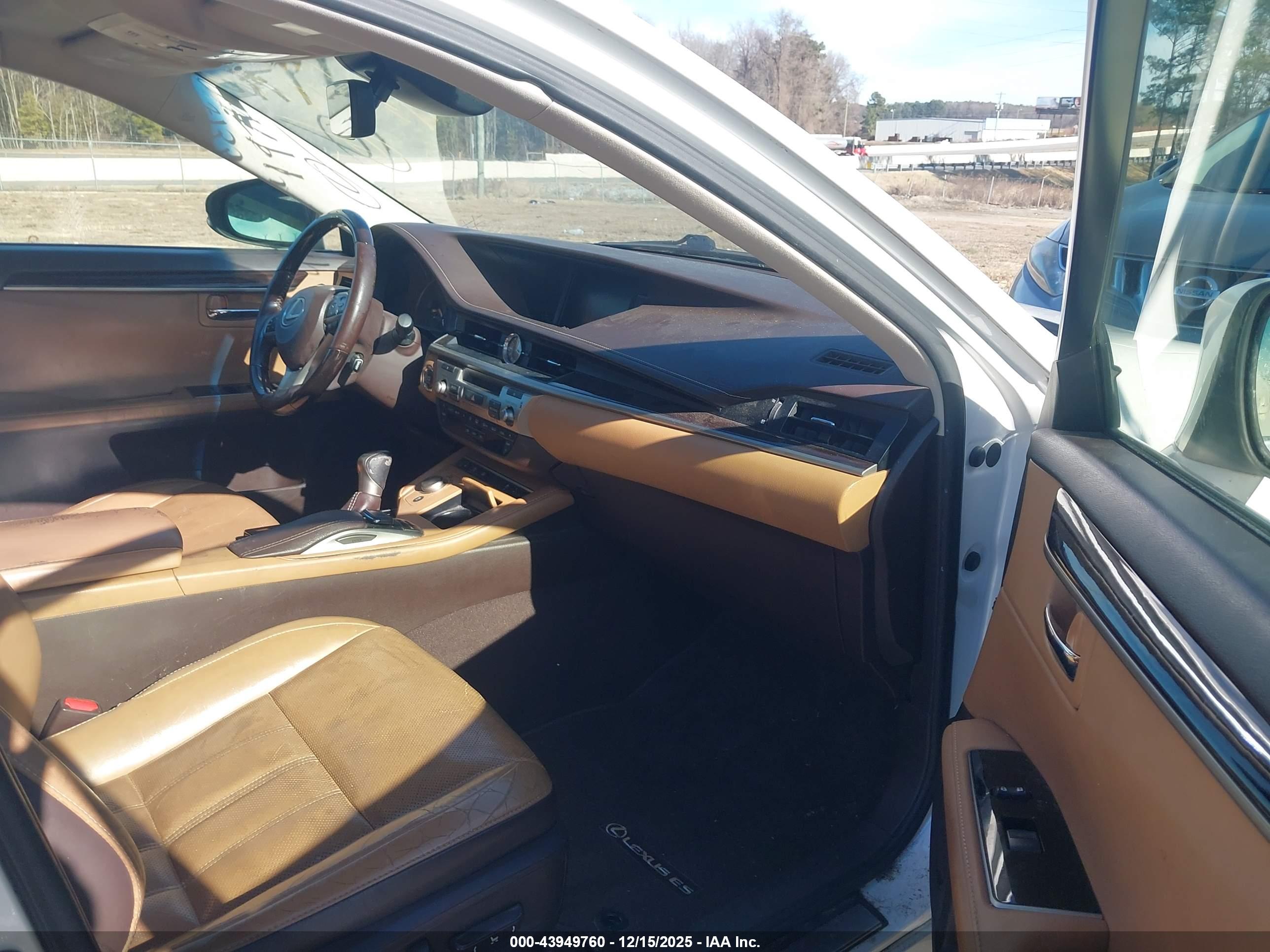 LEXUS ES image 5