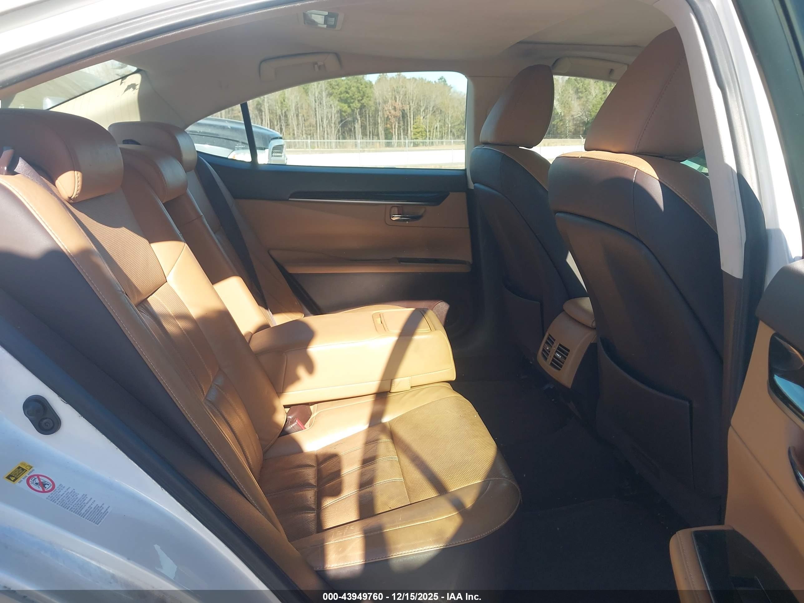 LEXUS ES image 8