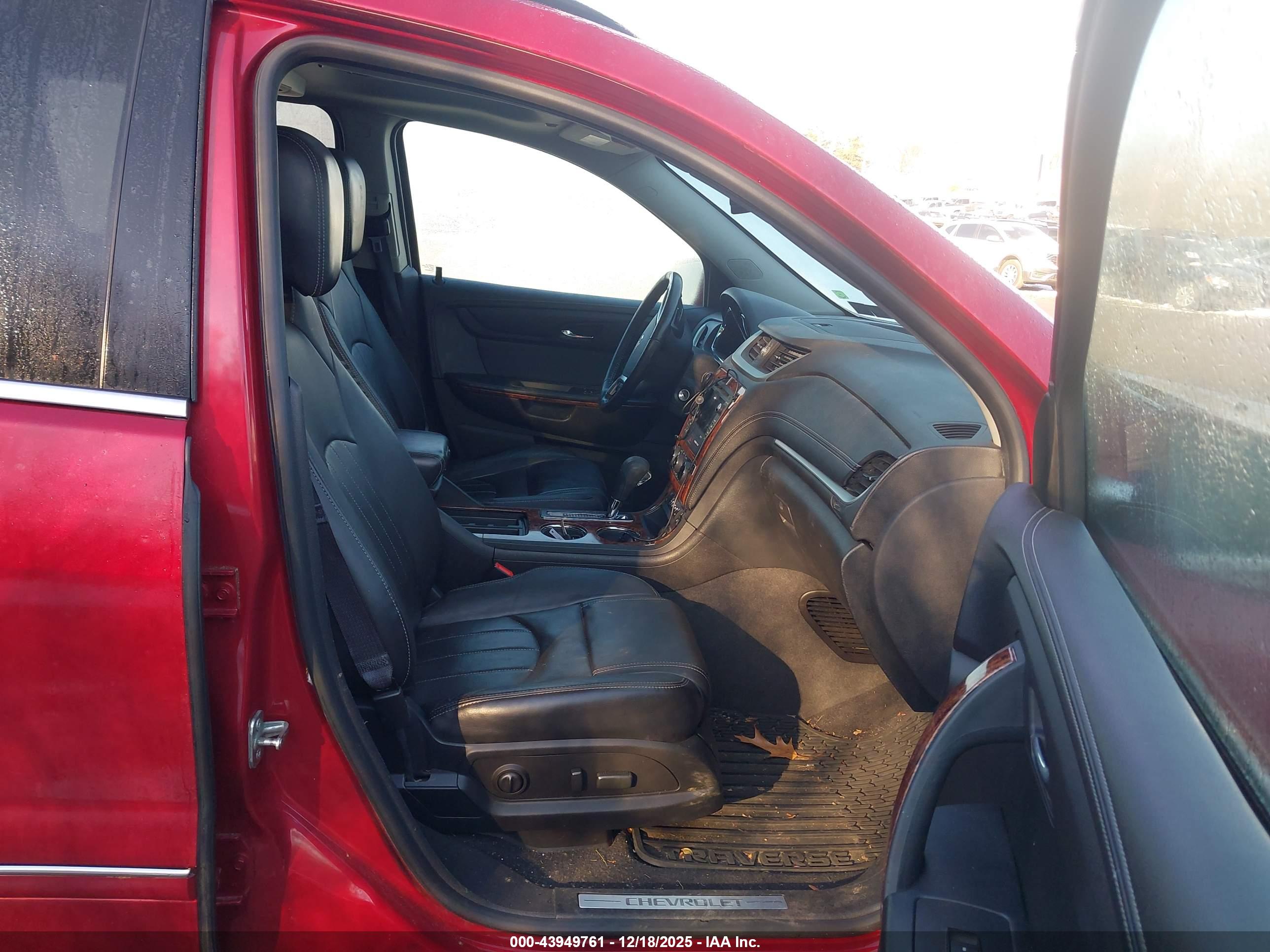 CHEVROLET TRAVERSE image 5