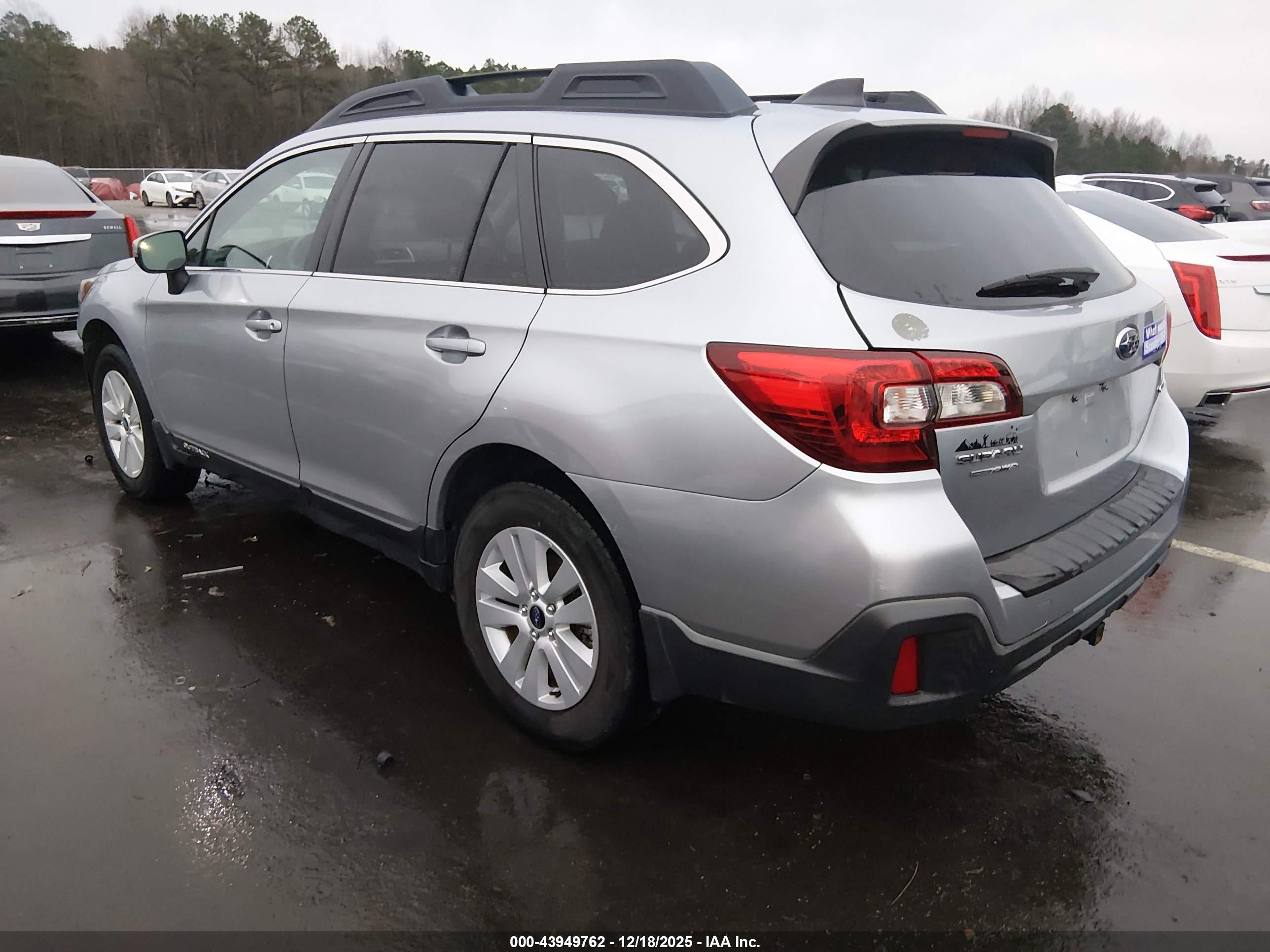 SUBARU OUTBACK image 3