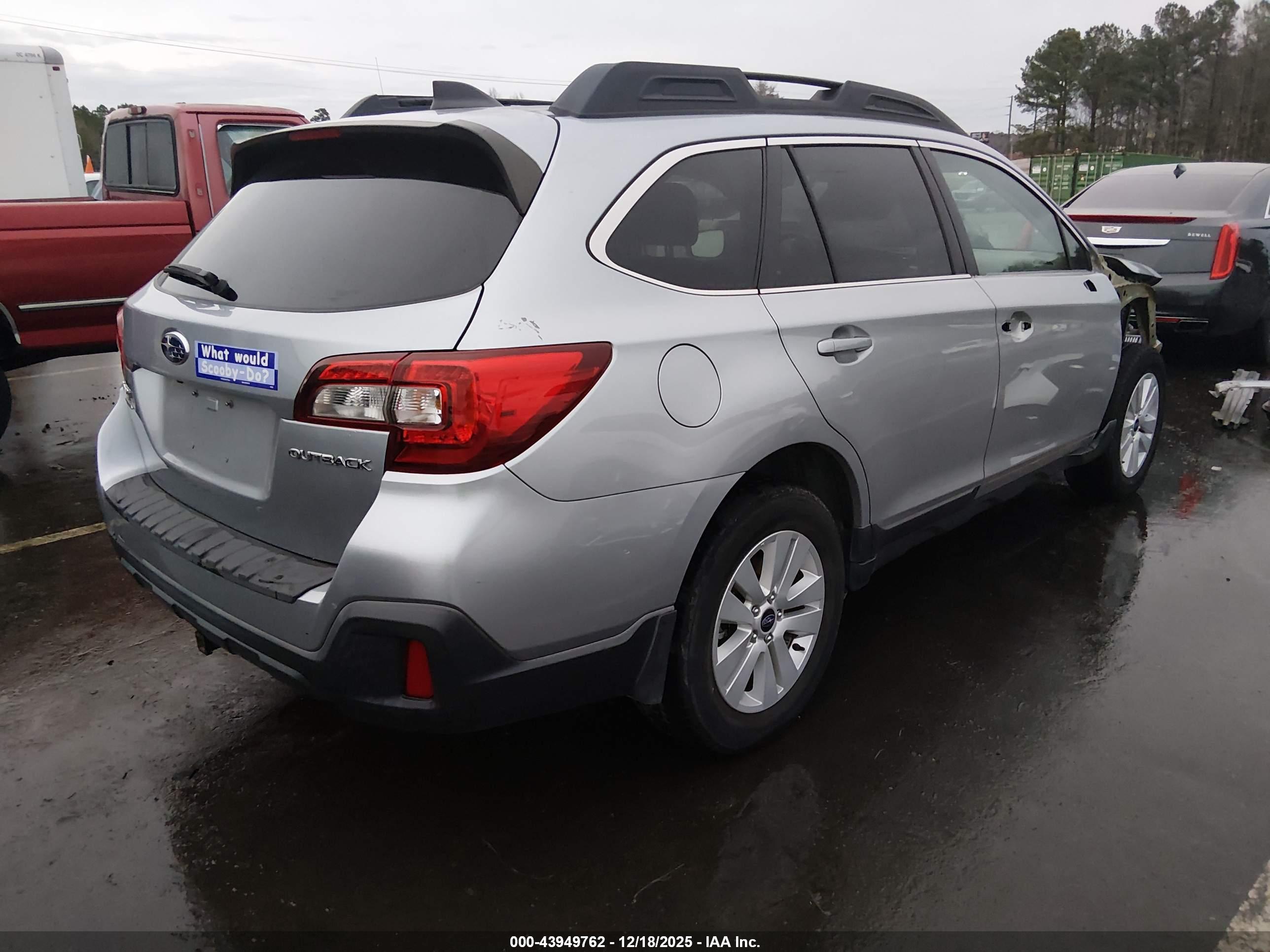 SUBARU OUTBACK image 4
