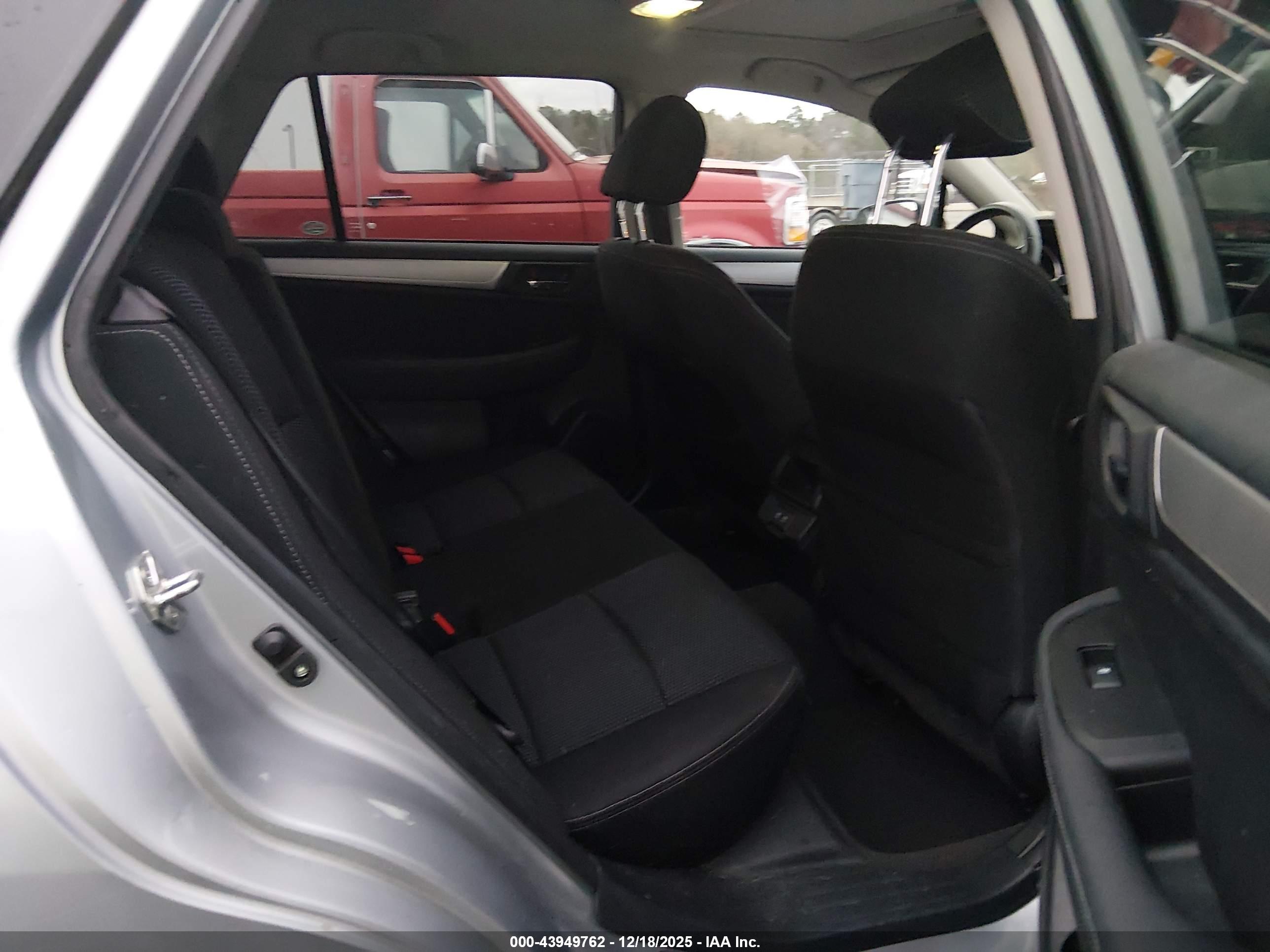 SUBARU OUTBACK image 8