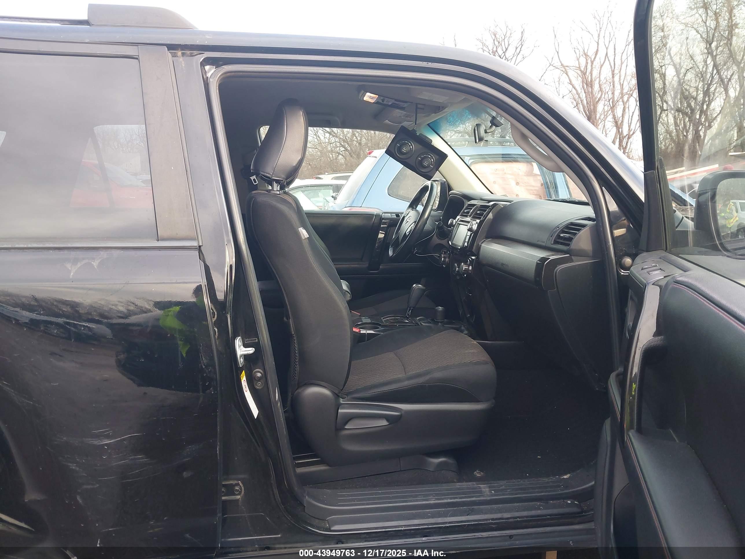 TOYOTA 4RUNNER image 5
