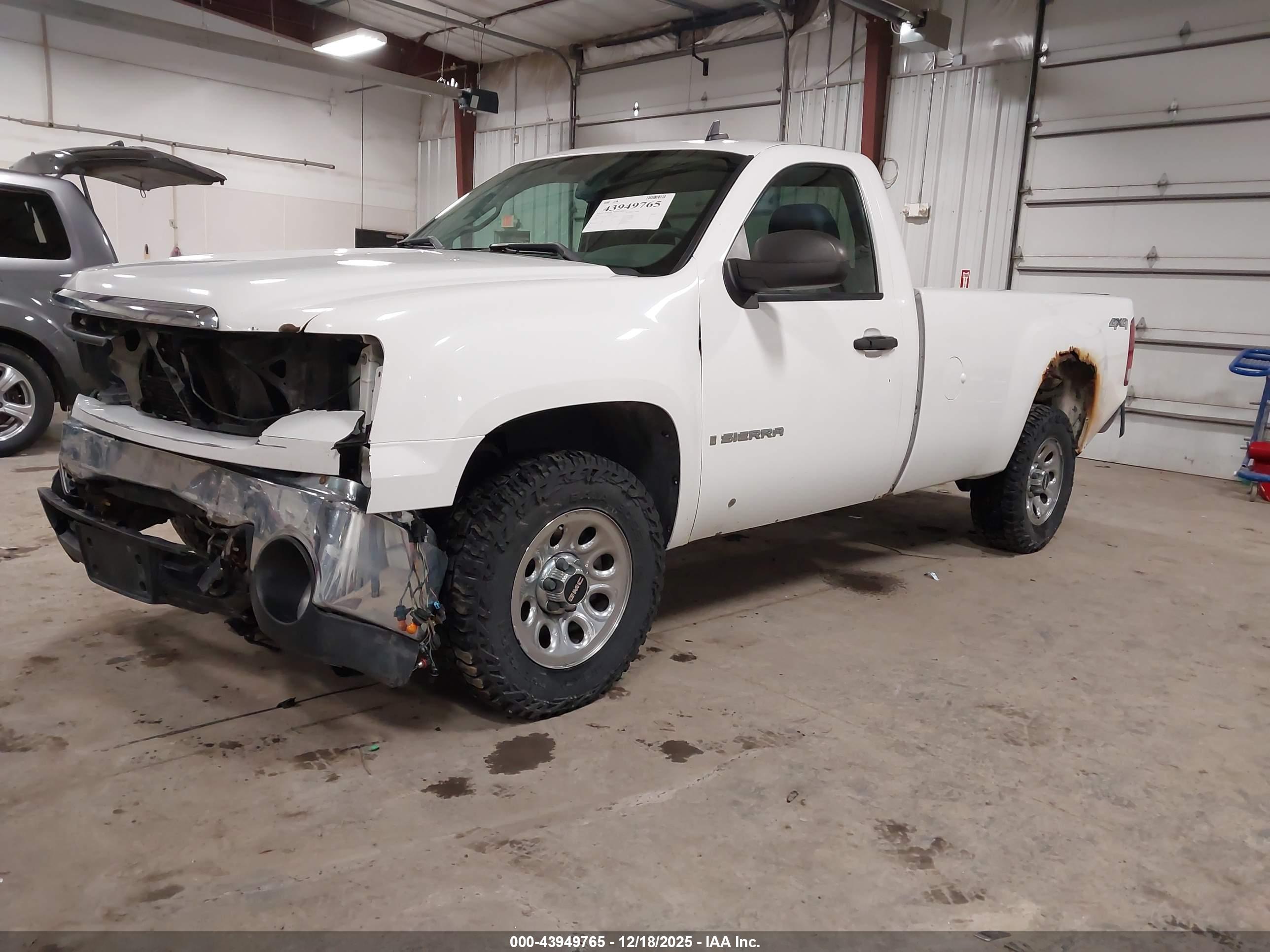 GMC SIERRA image 2