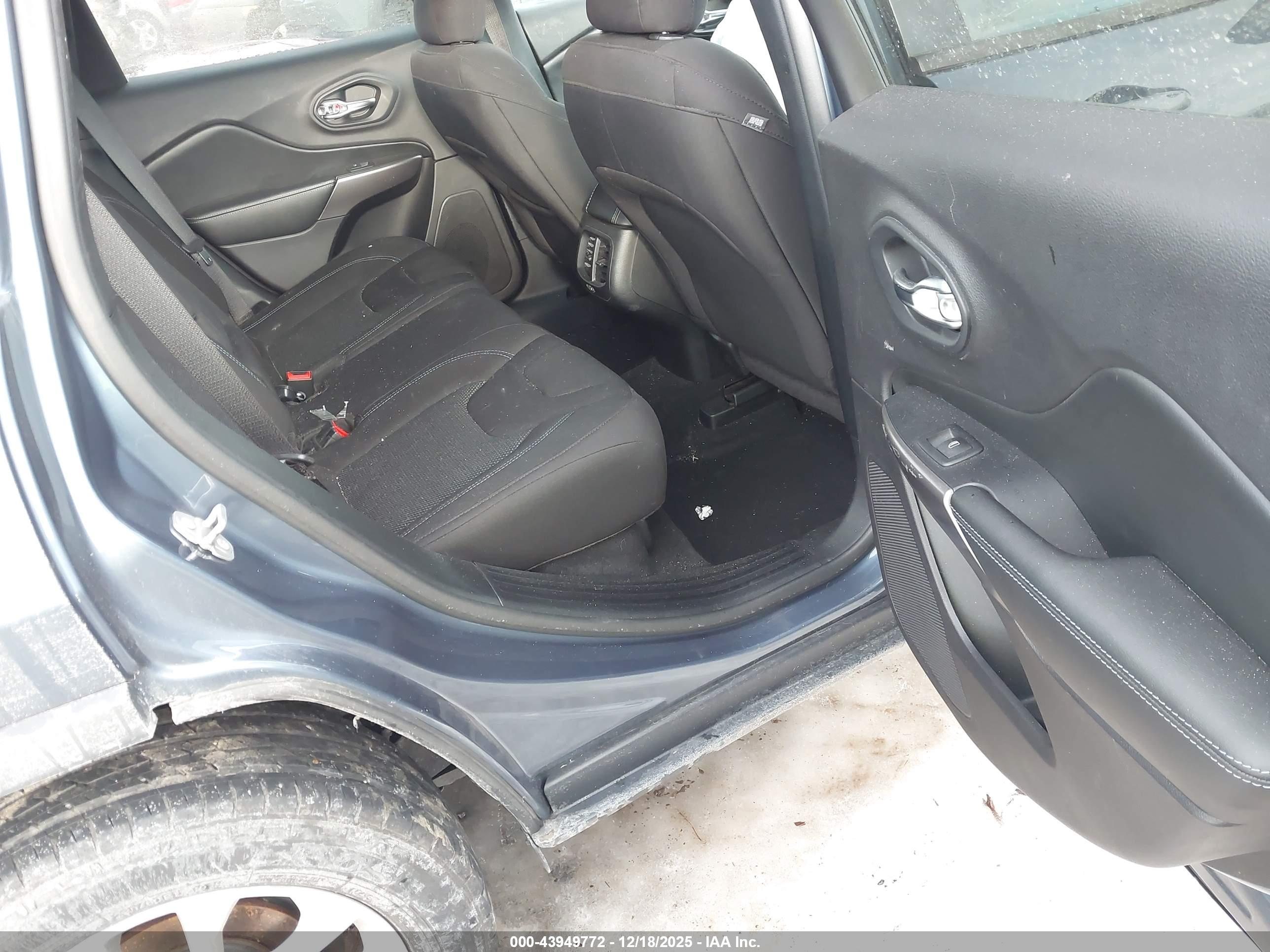 JEEP CHEROKEE image 8