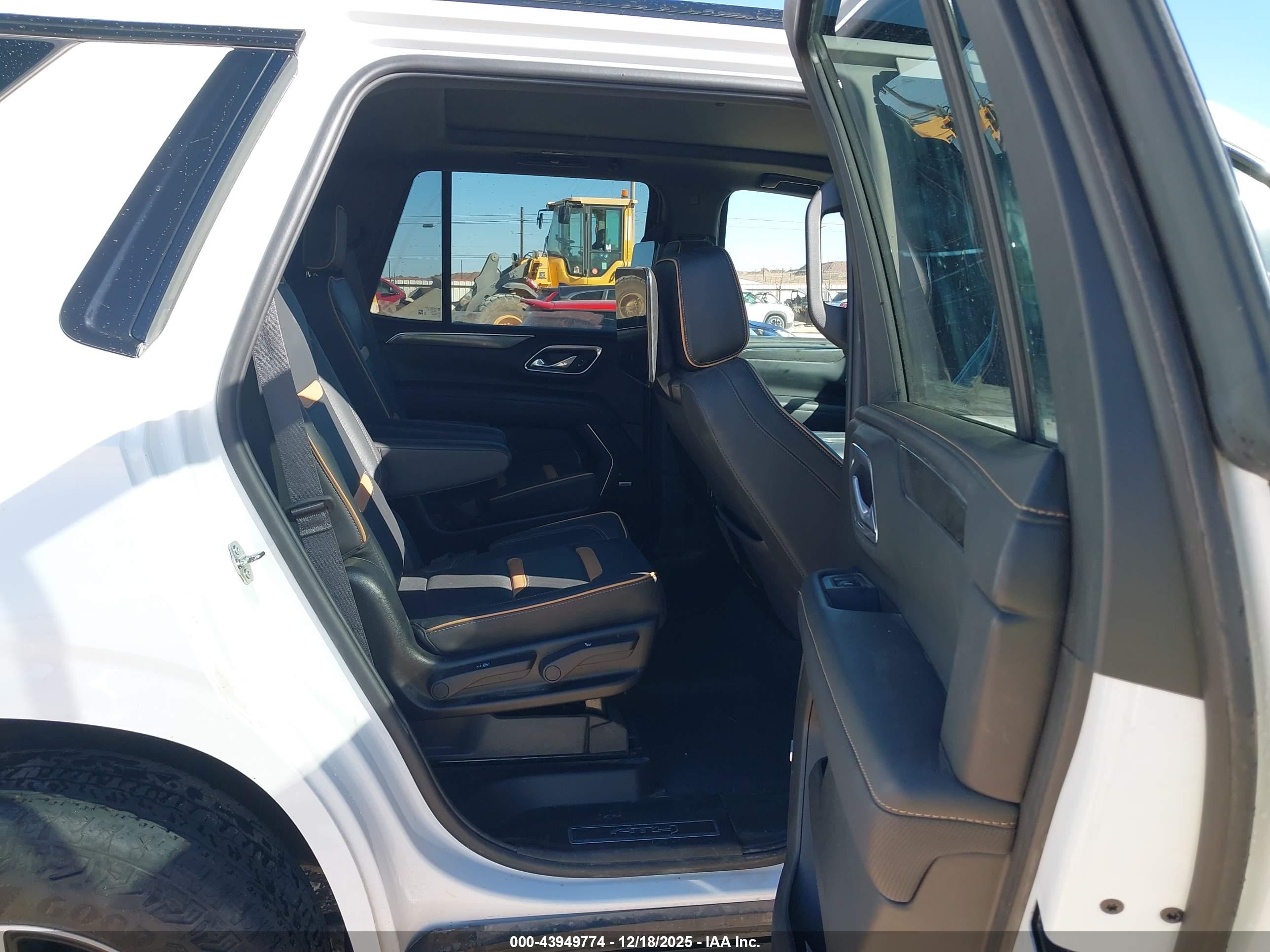 GMC YUKON image 8