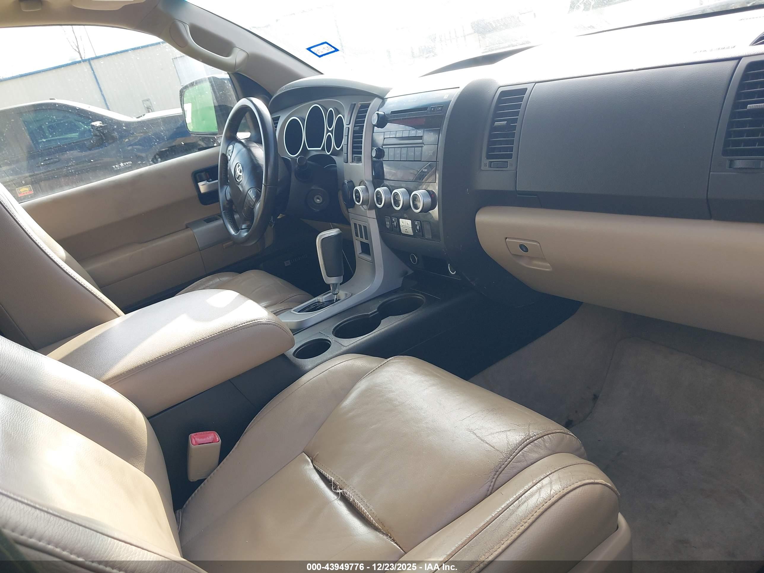 TOYOTA SEQUOIA image 5