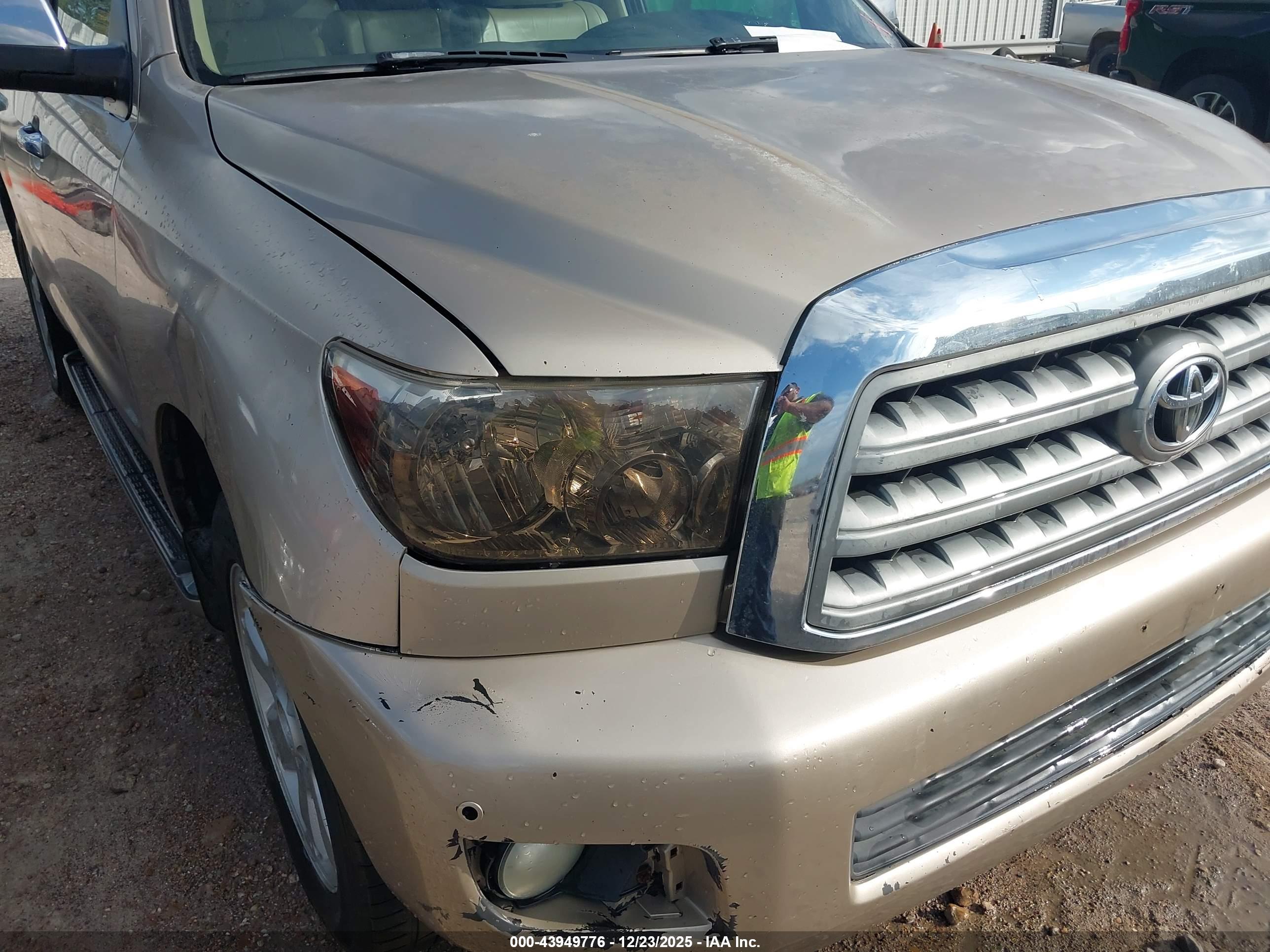 TOYOTA SEQUOIA image 6