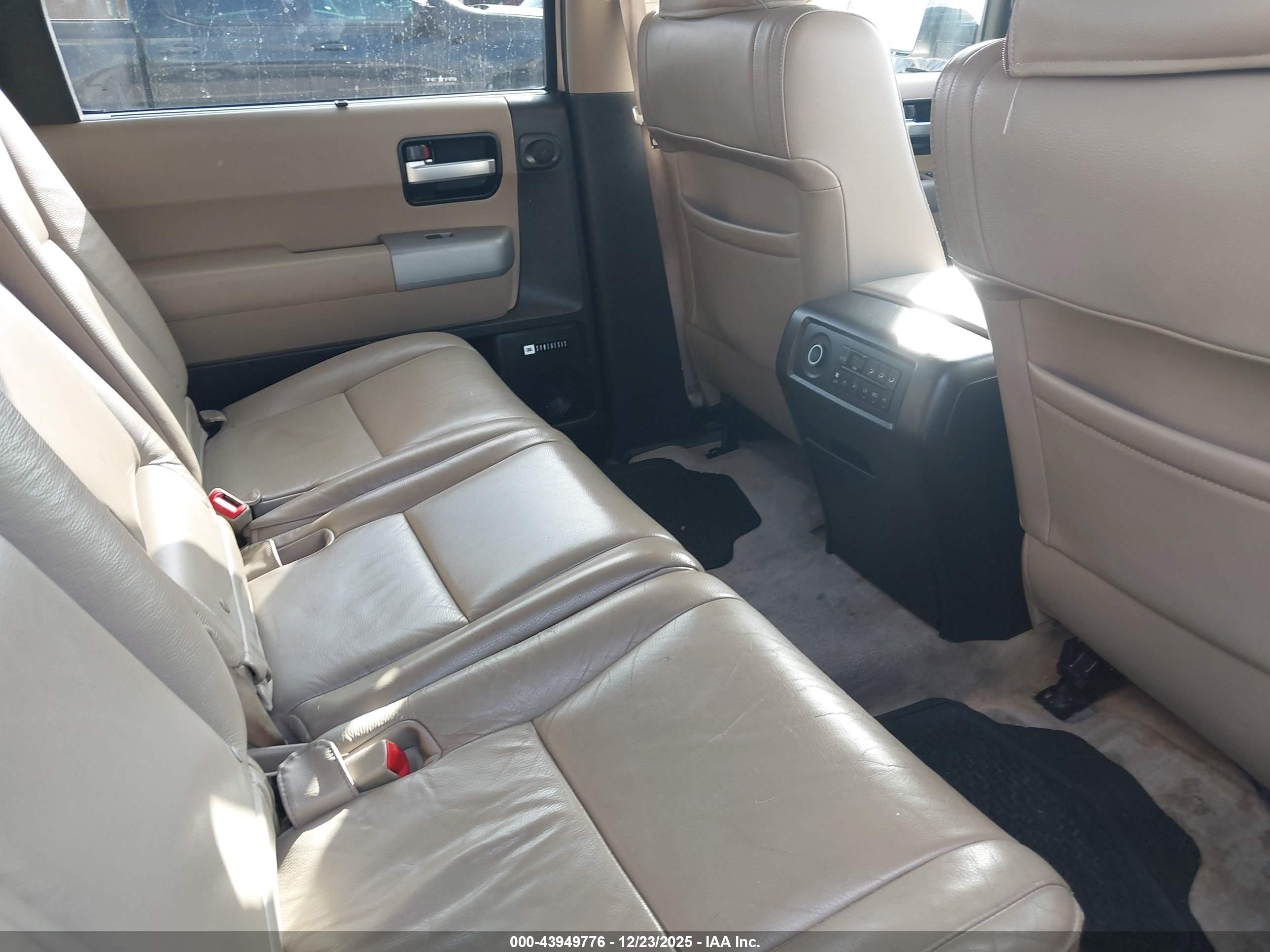 TOYOTA SEQUOIA image 8