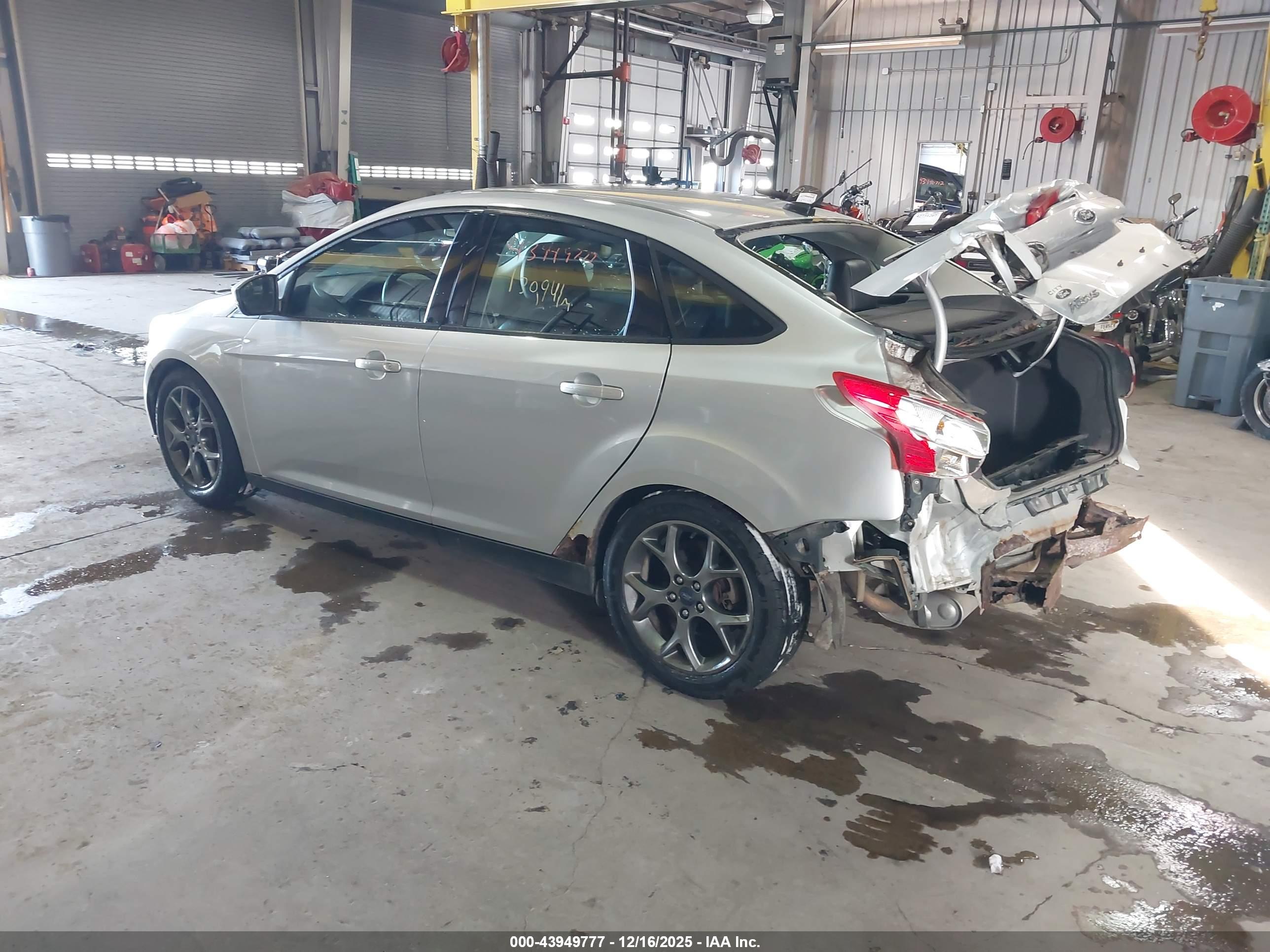 FORD FOCUS image 3