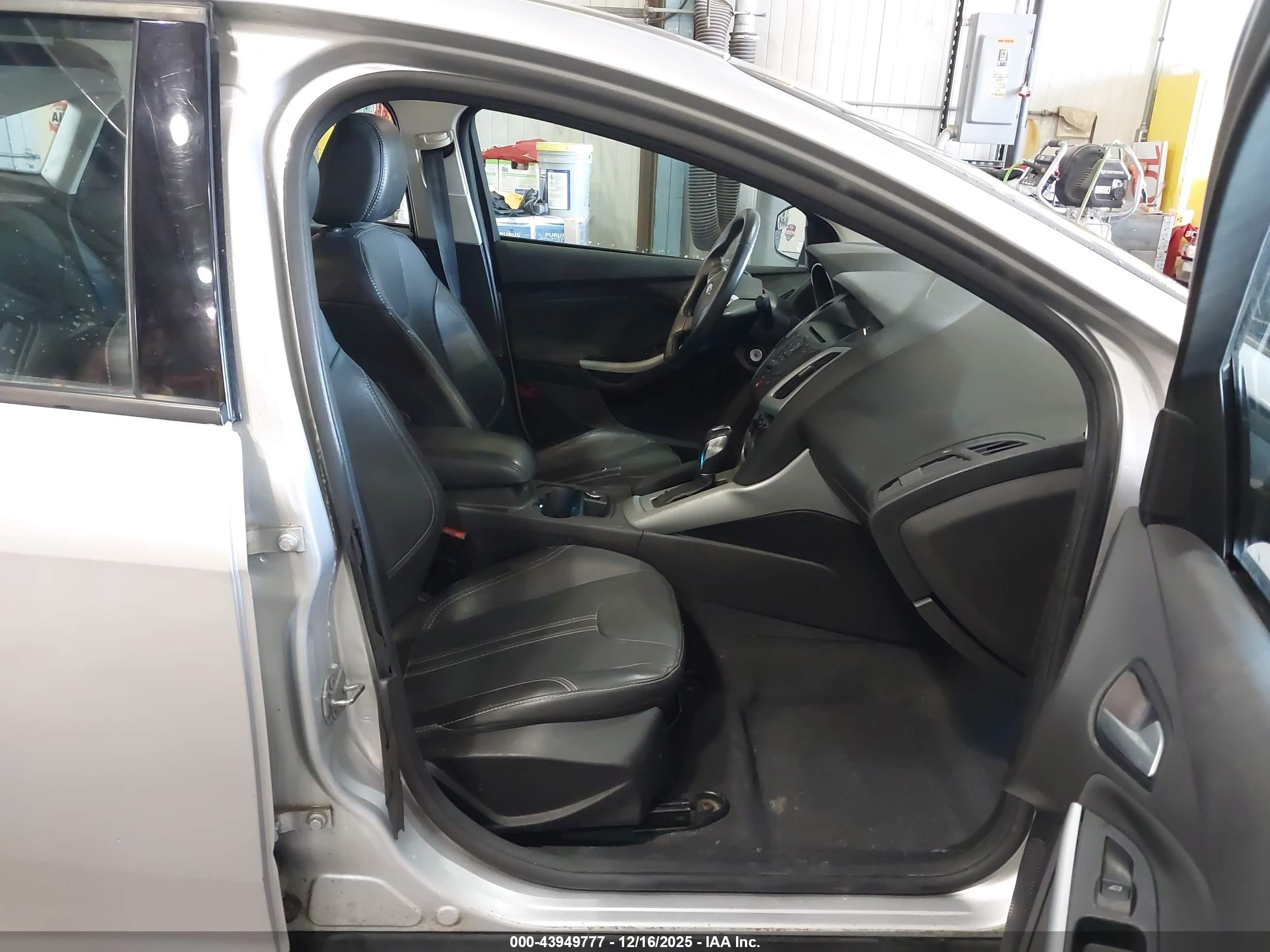 FORD FOCUS image 5