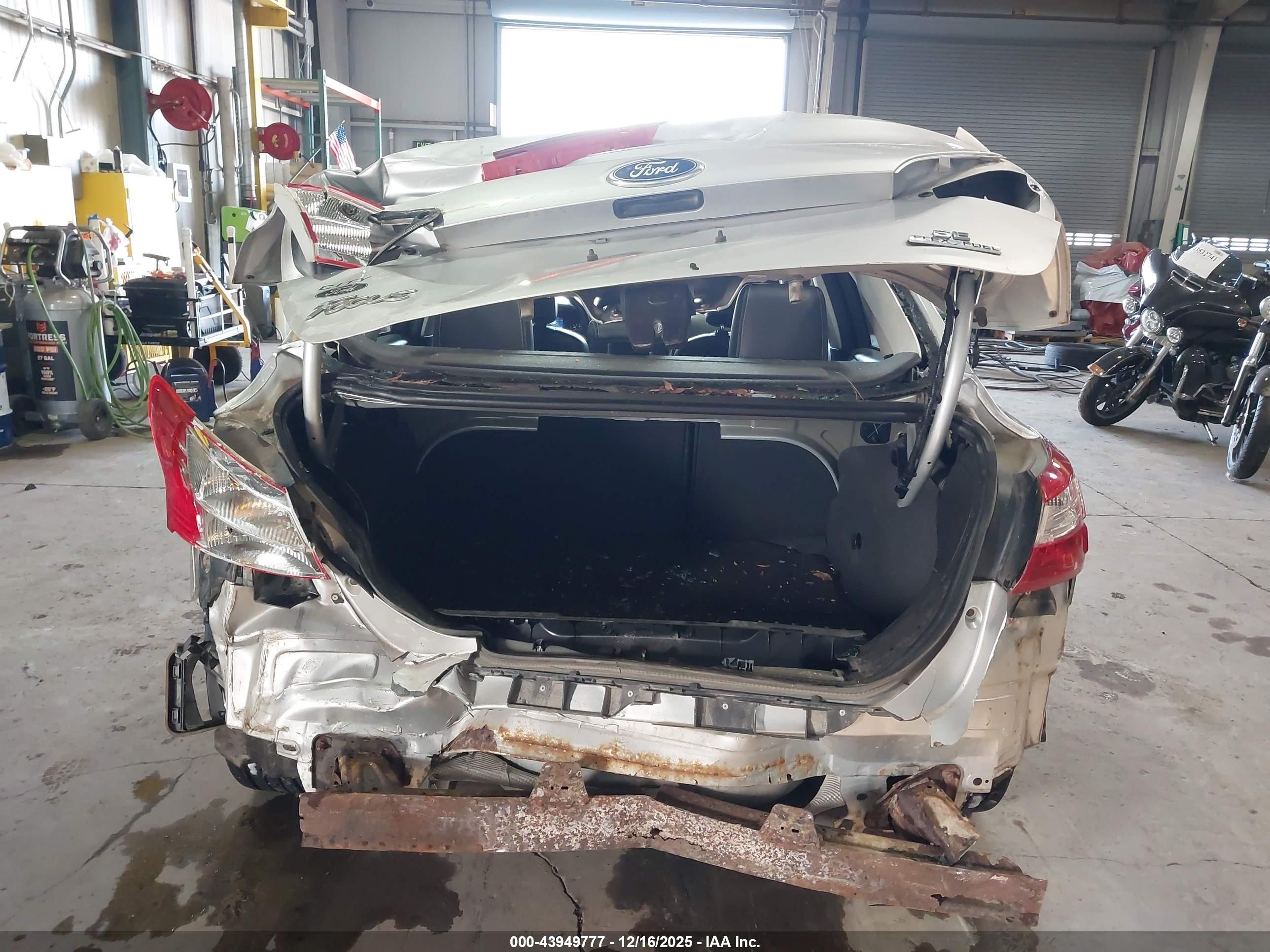 FORD FOCUS image 6