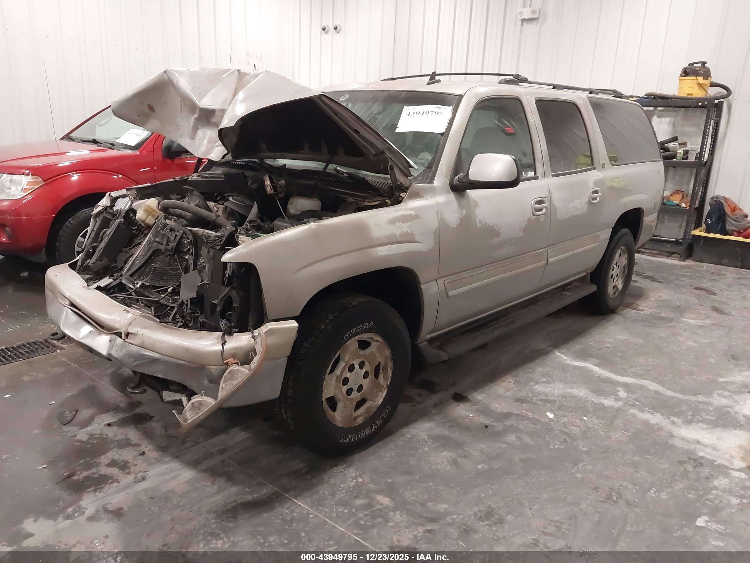 CHEVROLET SUBURBAN image 2