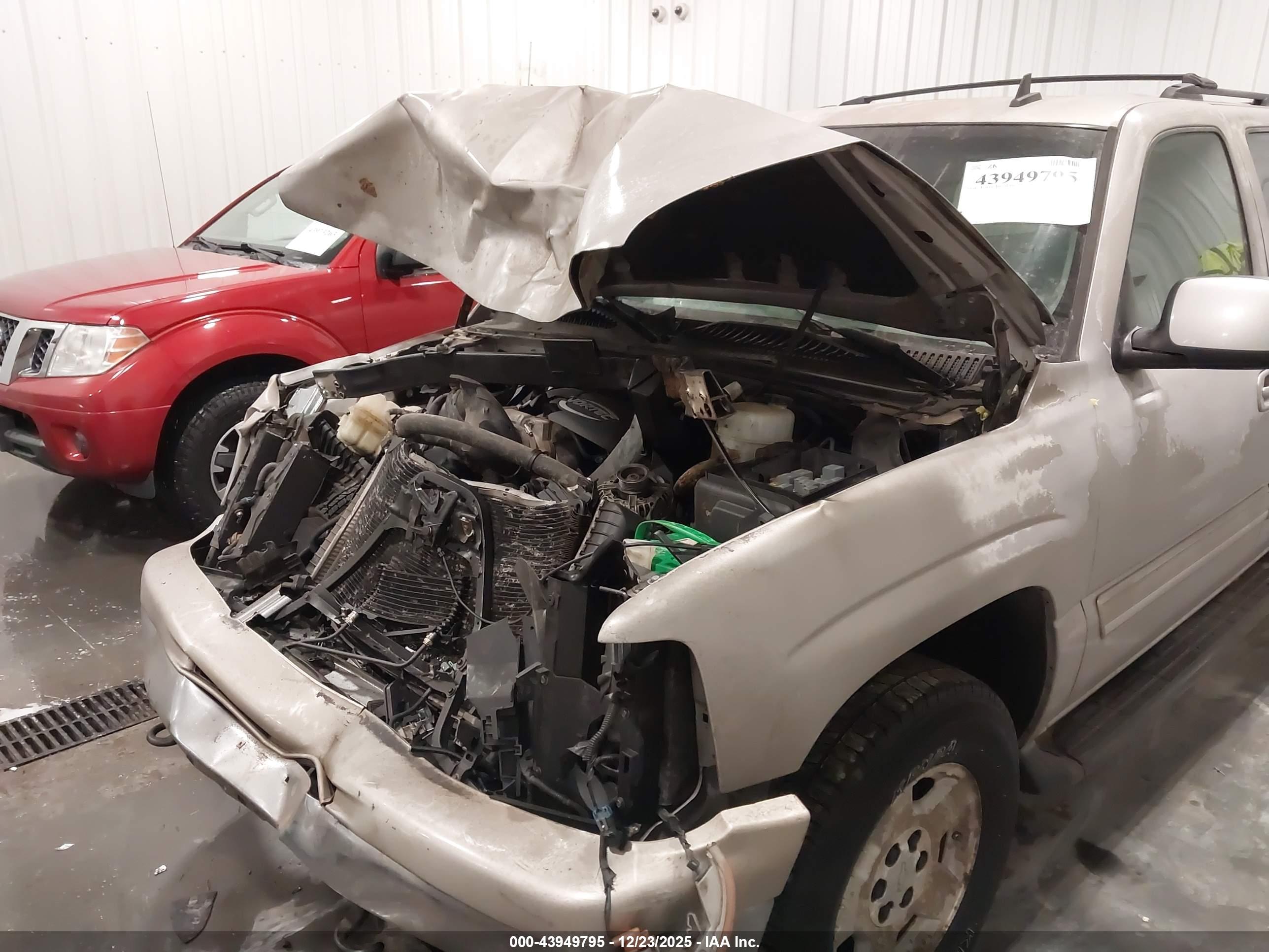 CHEVROLET SUBURBAN image 6