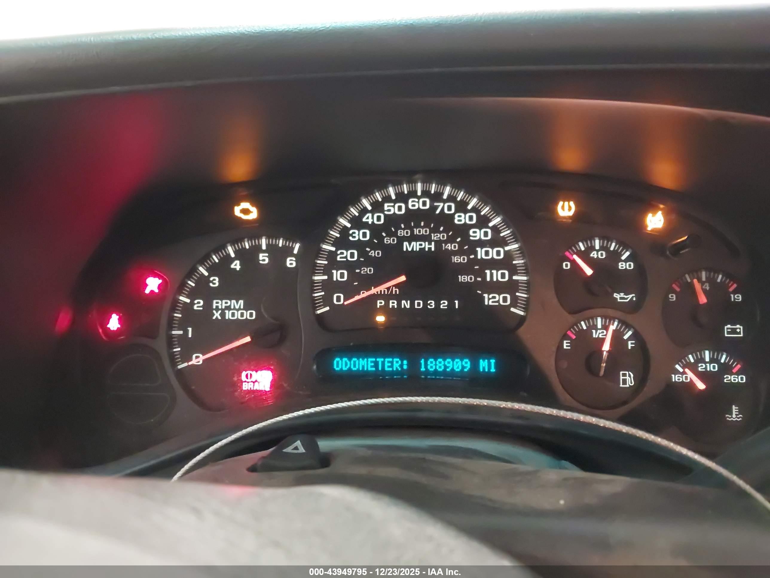 CHEVROLET SUBURBAN image 7