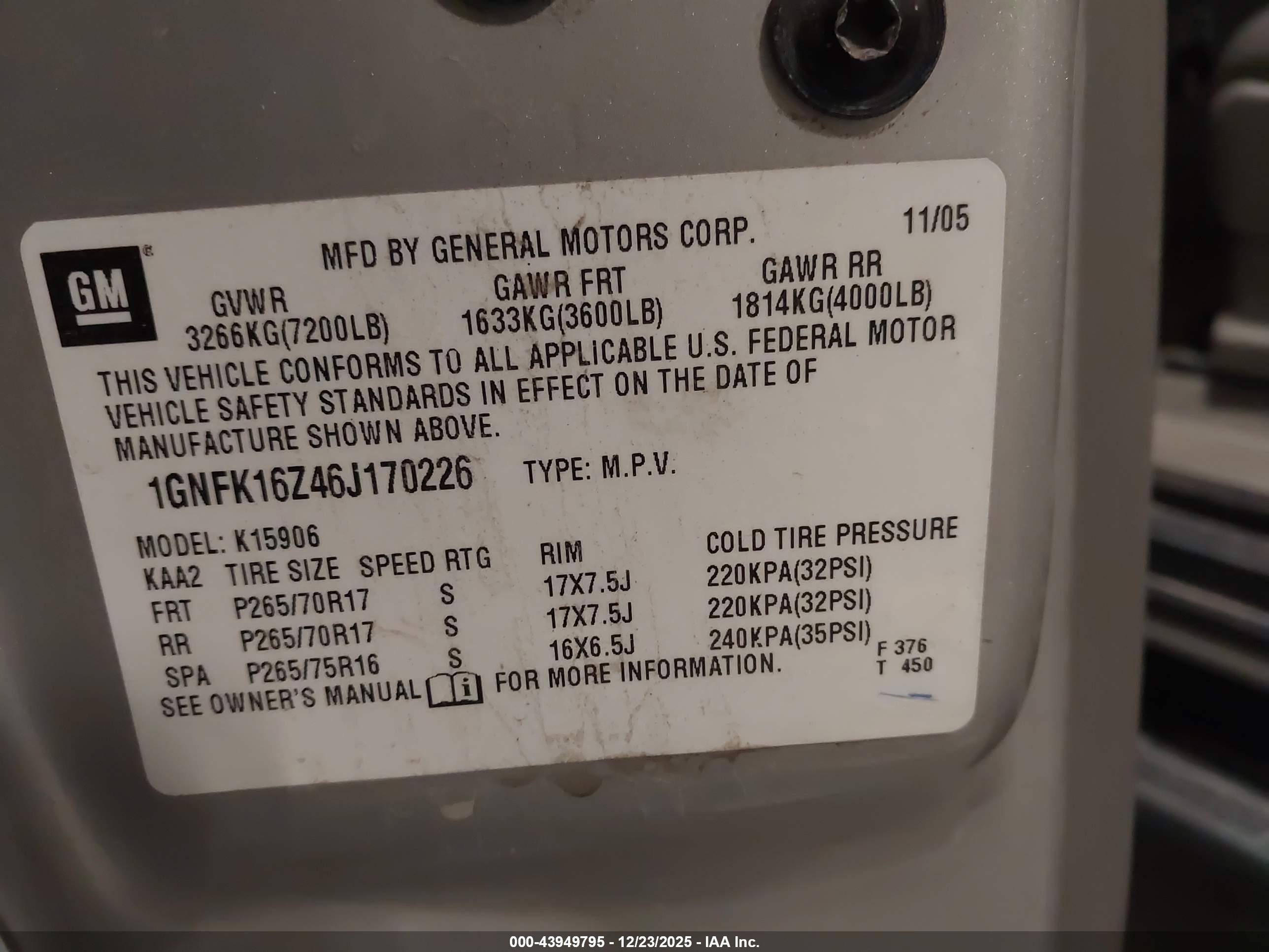 CHEVROLET SUBURBAN image 9