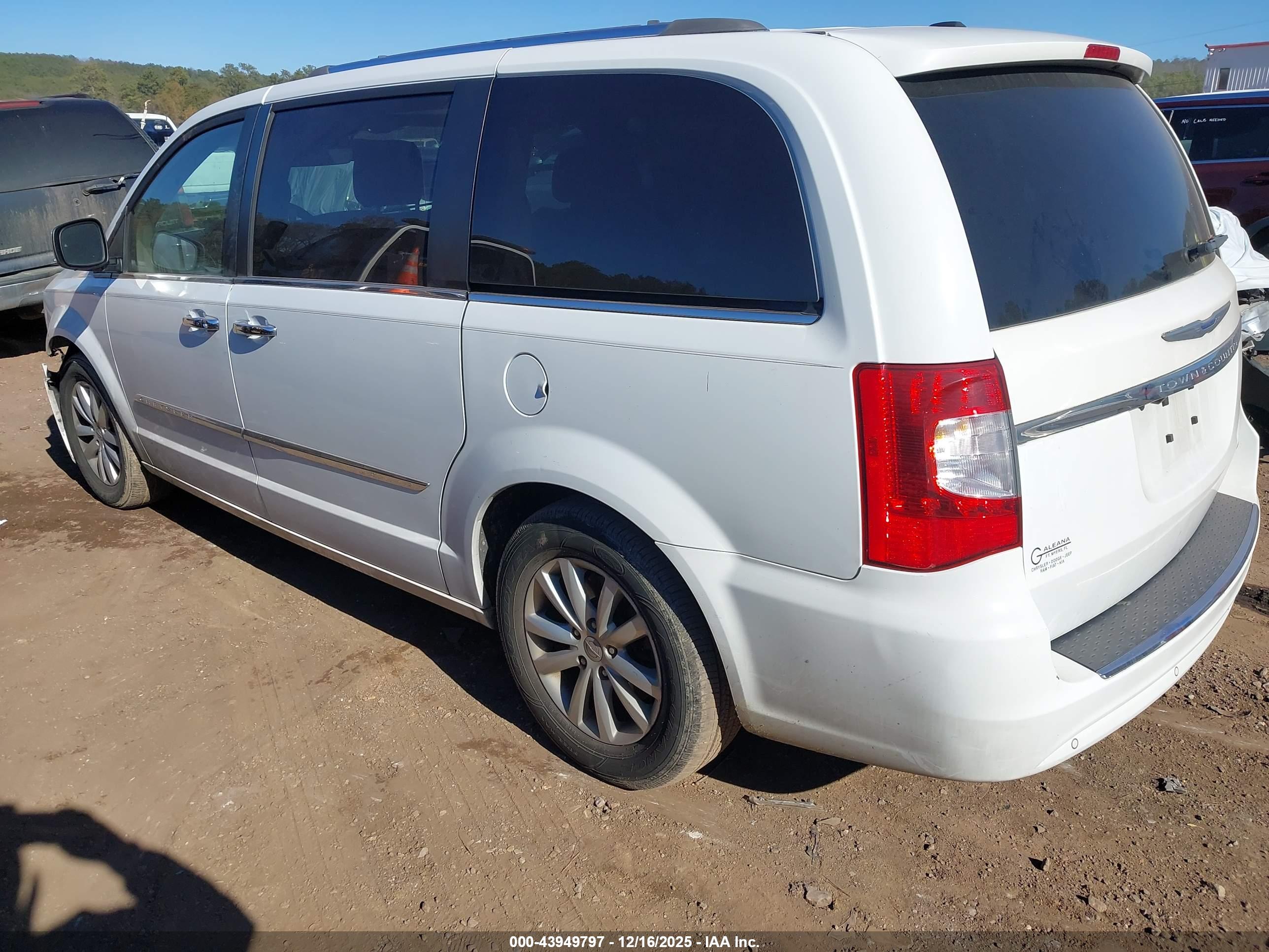 CHRYSLER TOWN image 3
