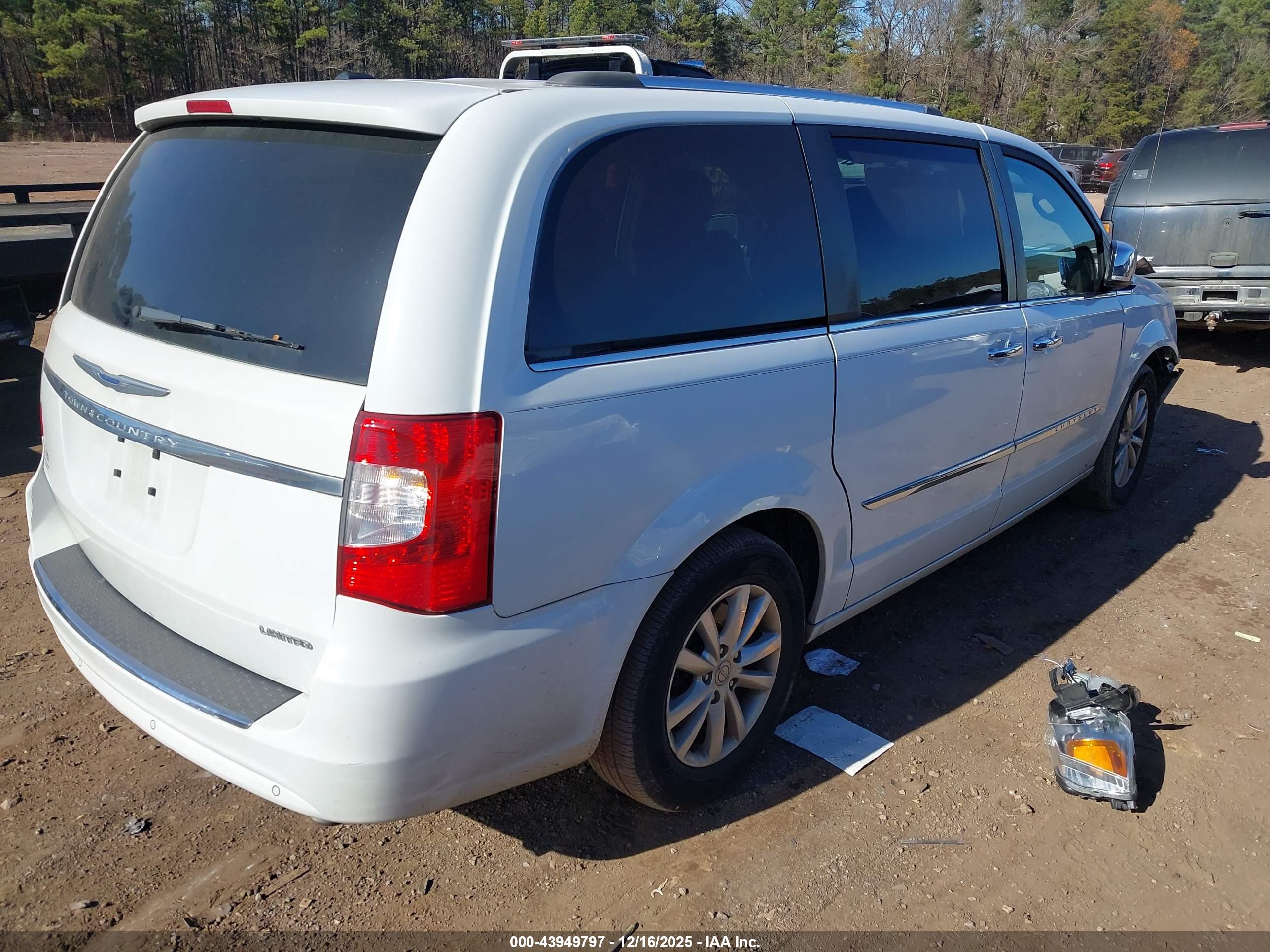 CHRYSLER TOWN image 4