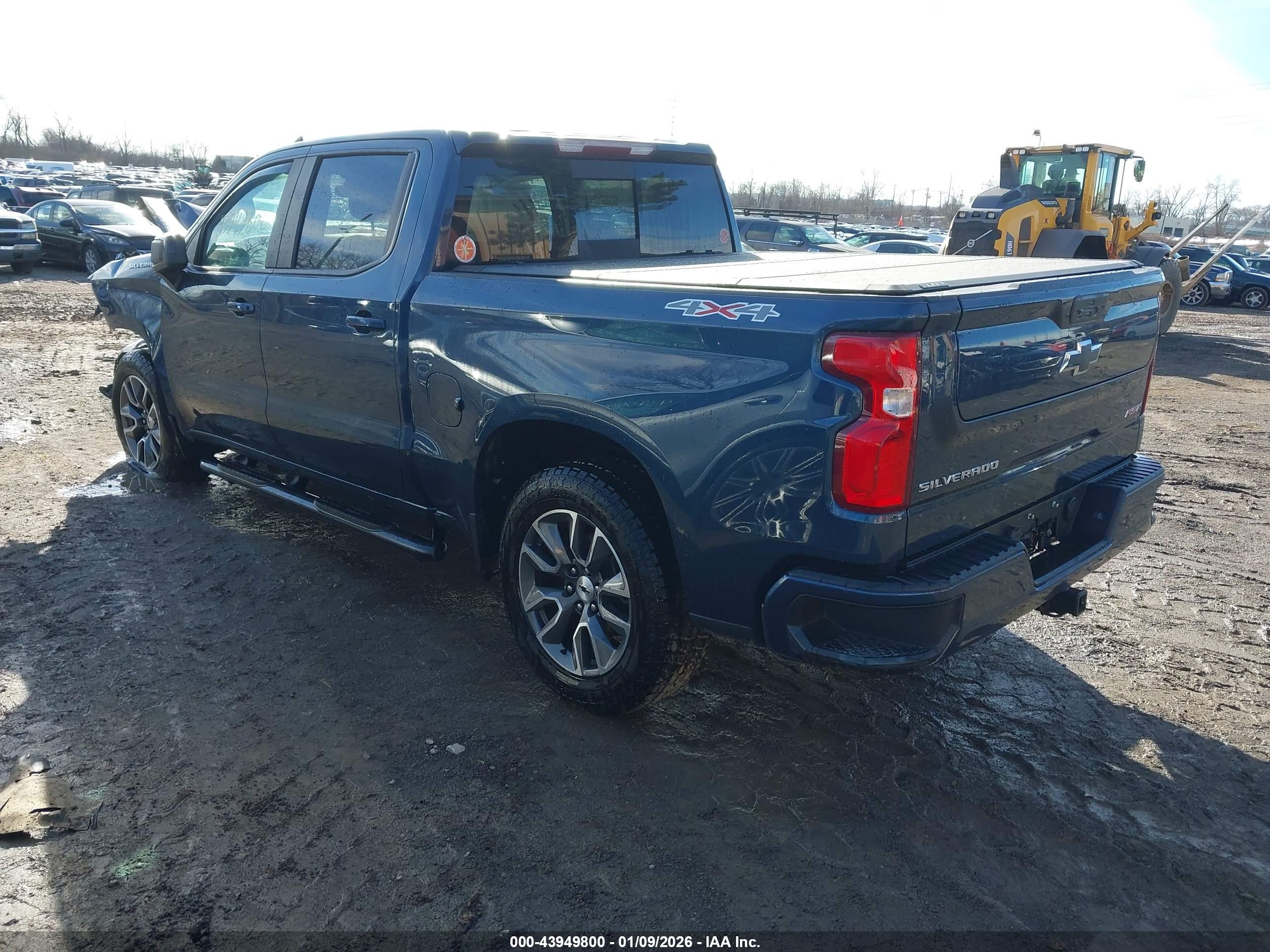 CHEVROLET SILVERADO image 3