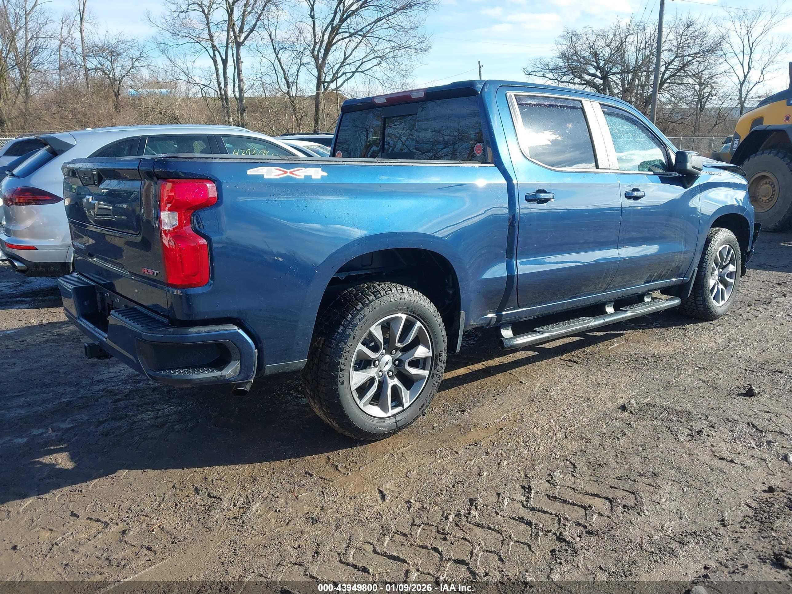 CHEVROLET SILVERADO image 4