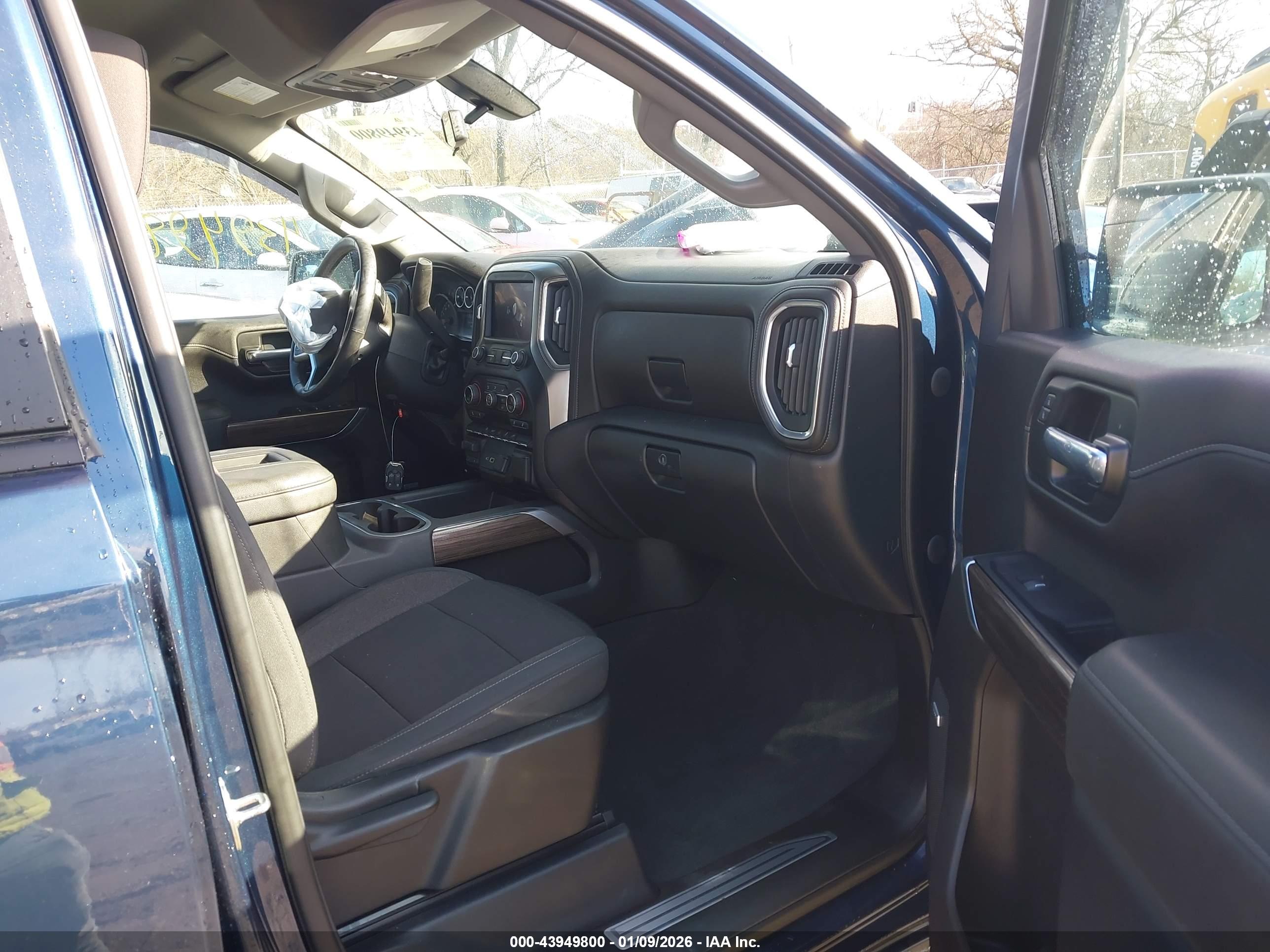 CHEVROLET SILVERADO image 5