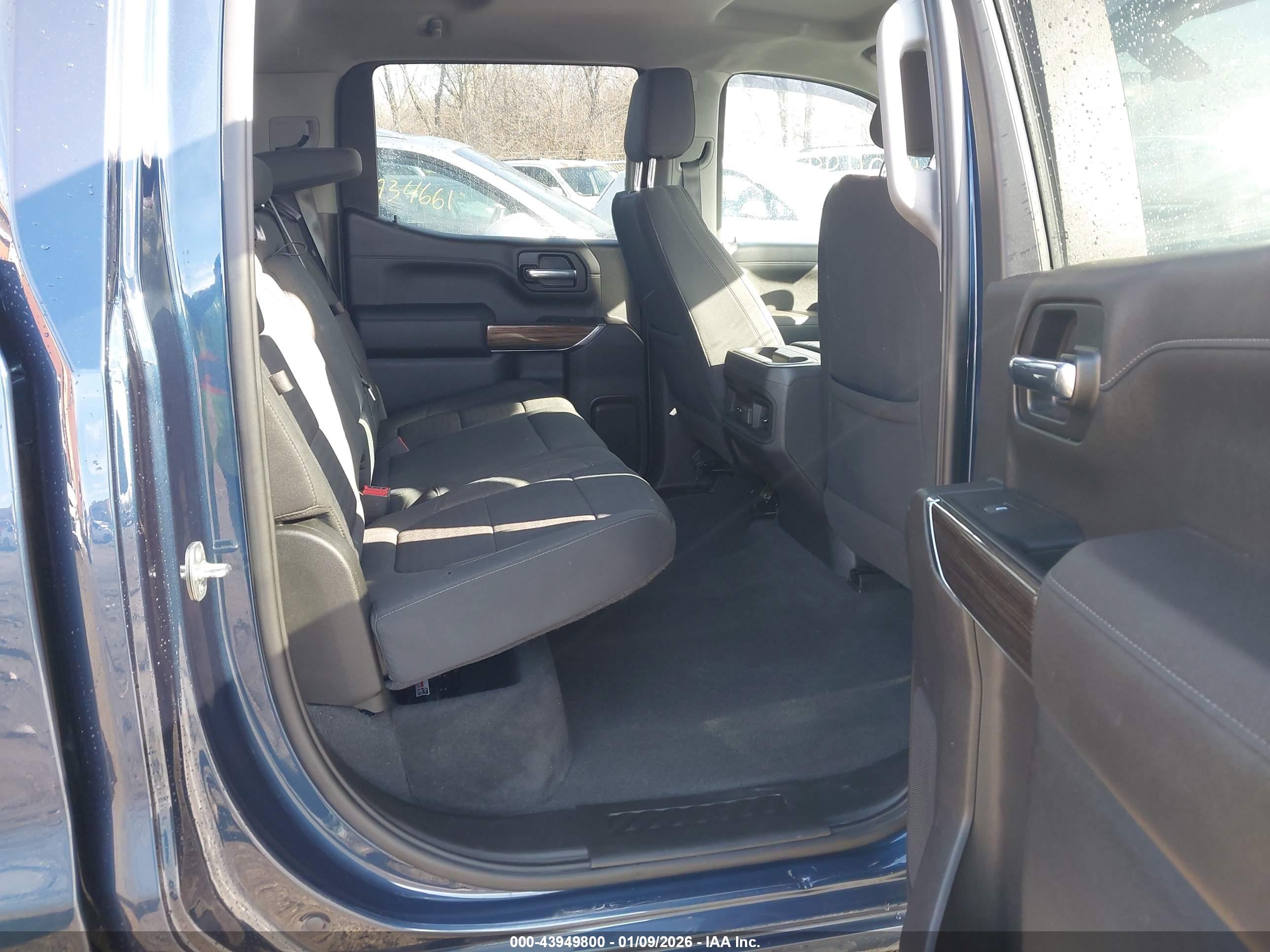 CHEVROLET SILVERADO image 8