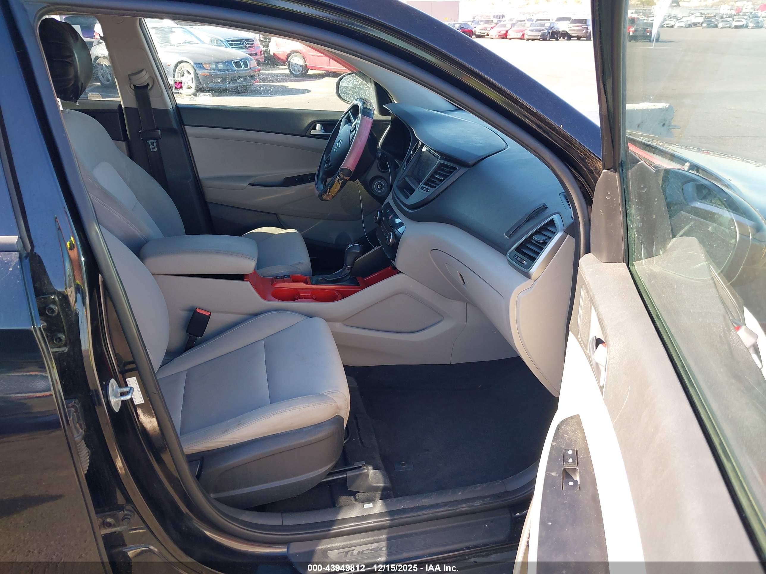 HYUNDAI TUCSON image 5