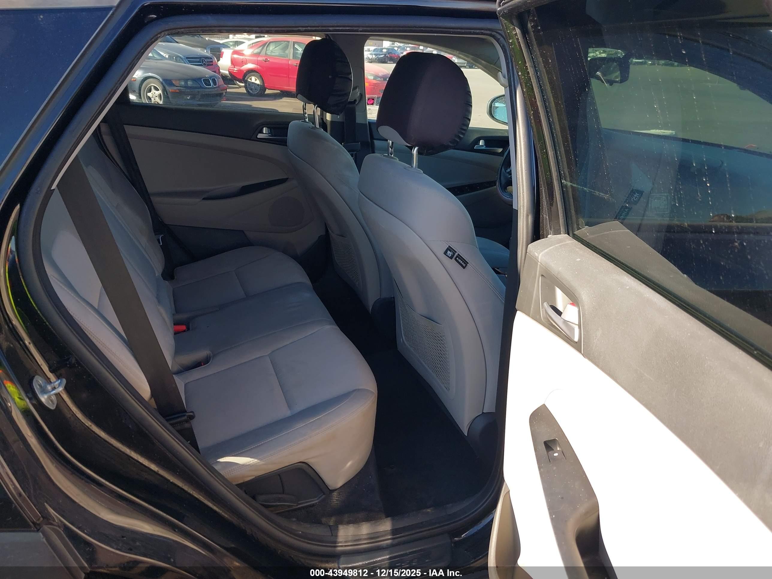 HYUNDAI TUCSON image 8