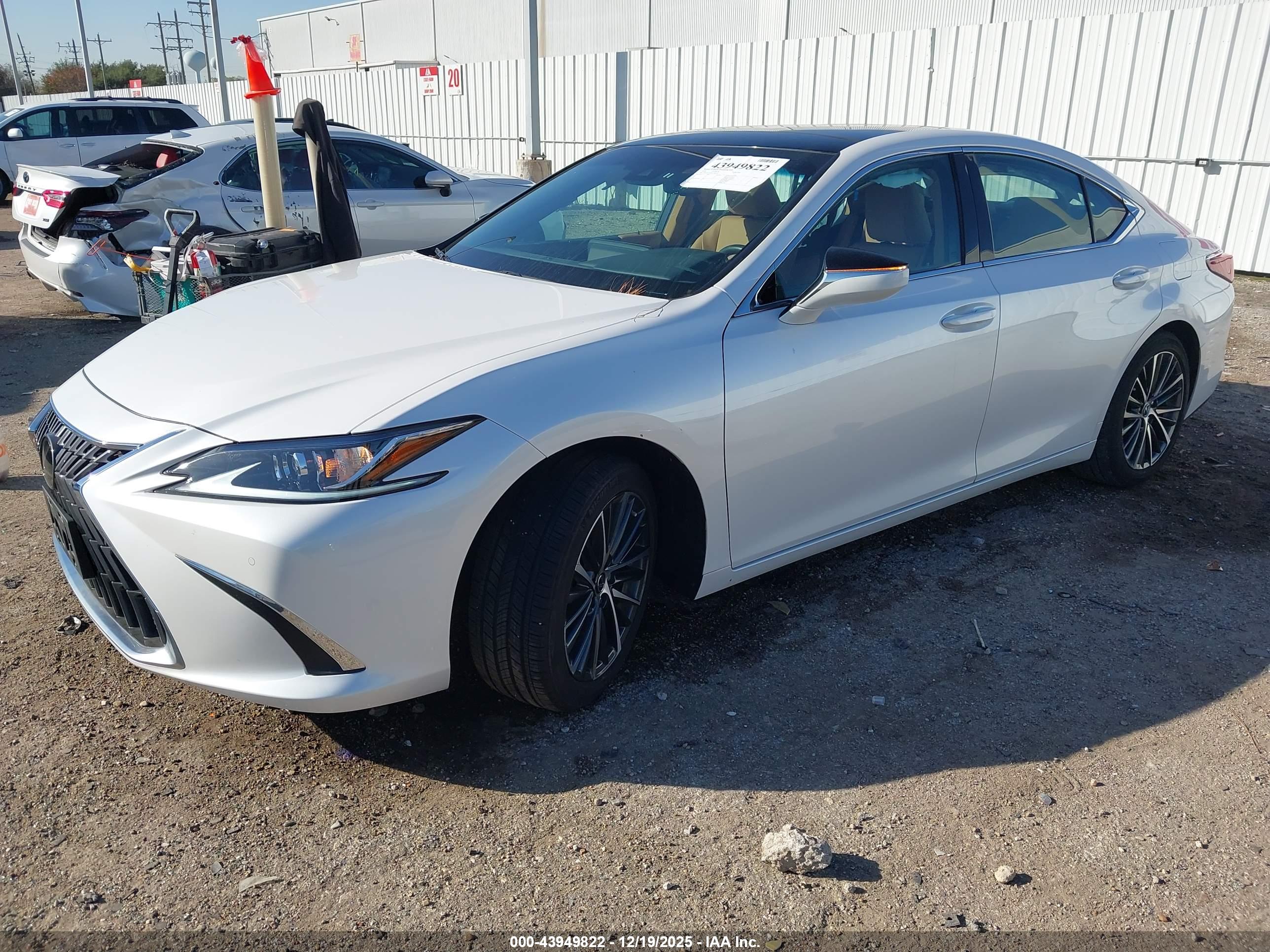 LEXUS ES image 2