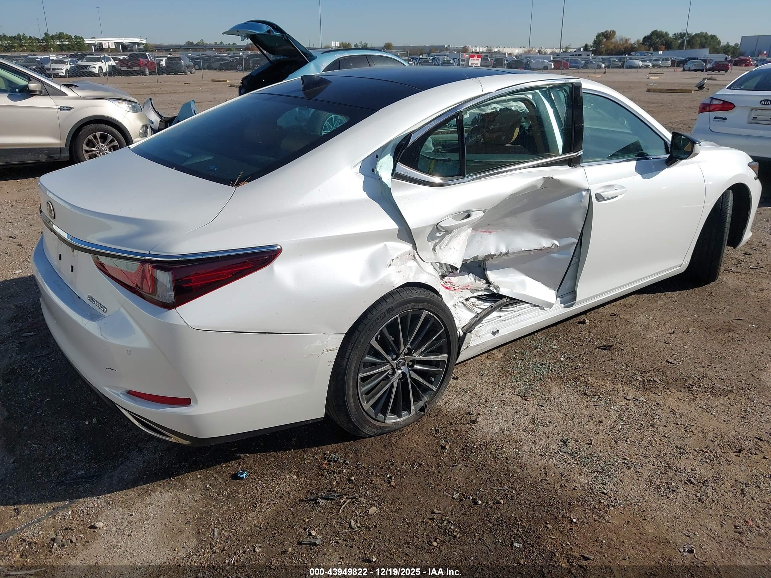 LEXUS ES image 4