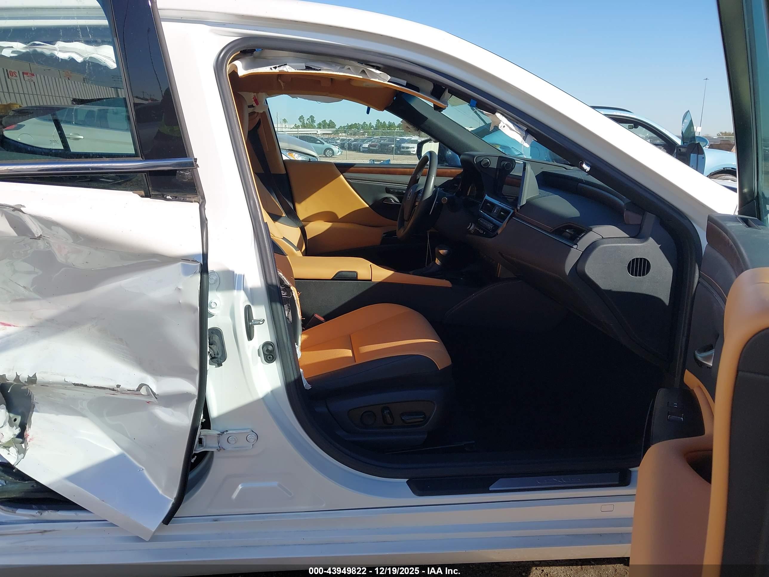 LEXUS ES image 5