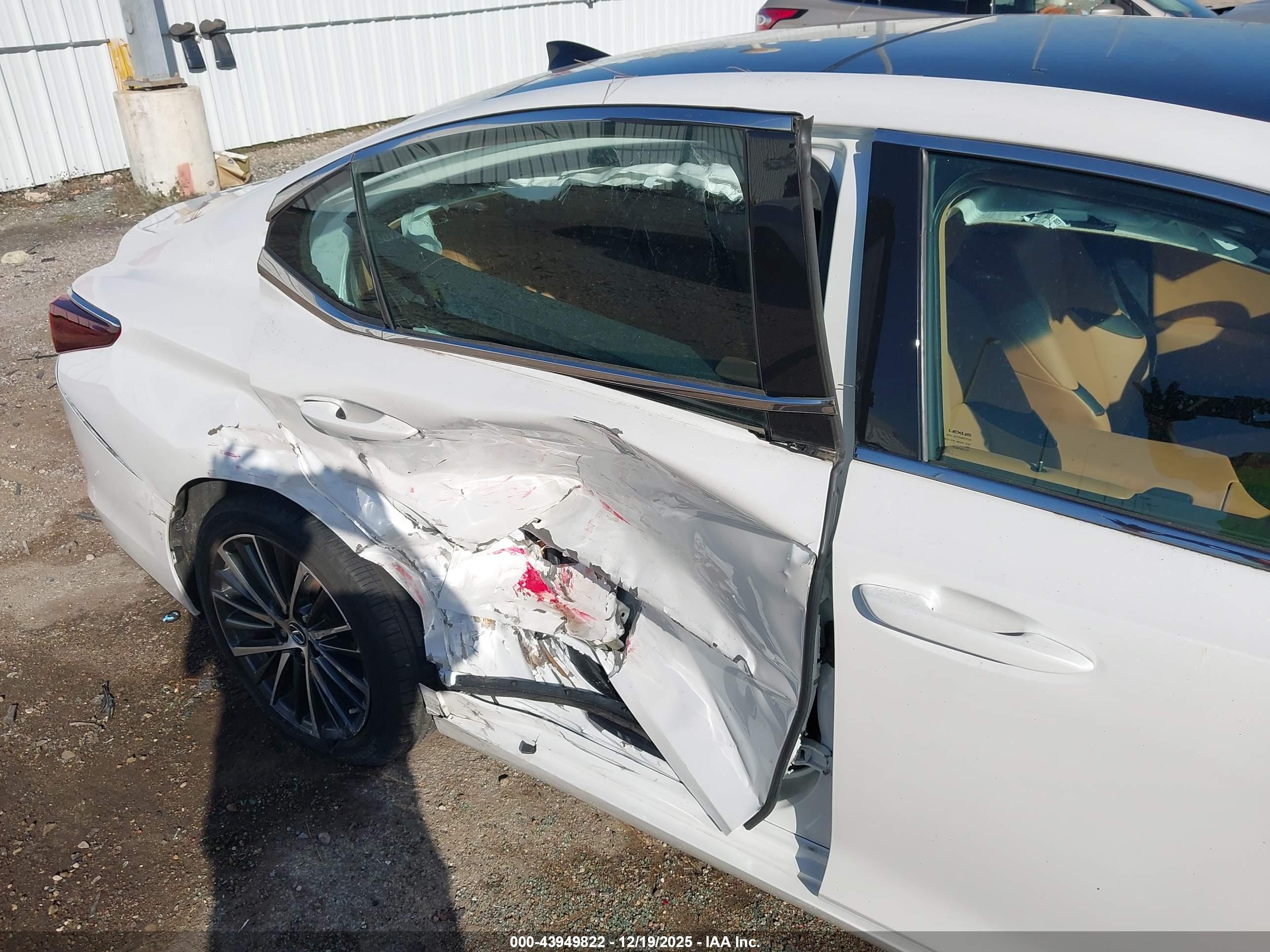 LEXUS ES image 6