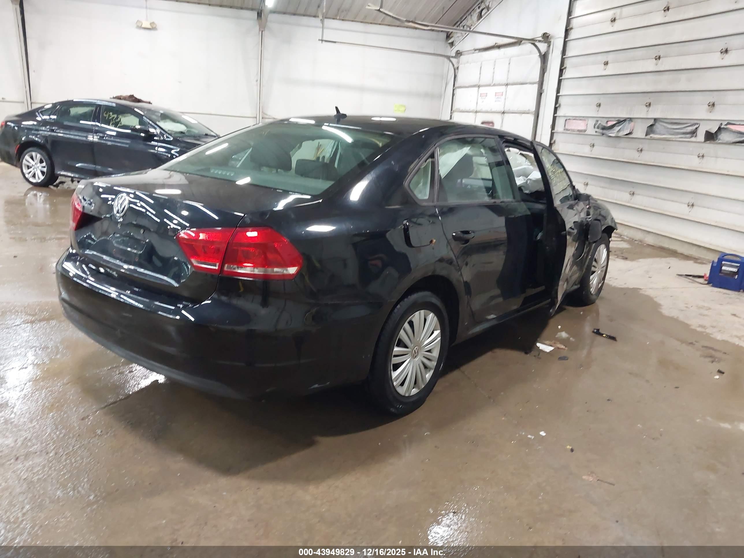 VOLKSWAGEN PASSAT image 4