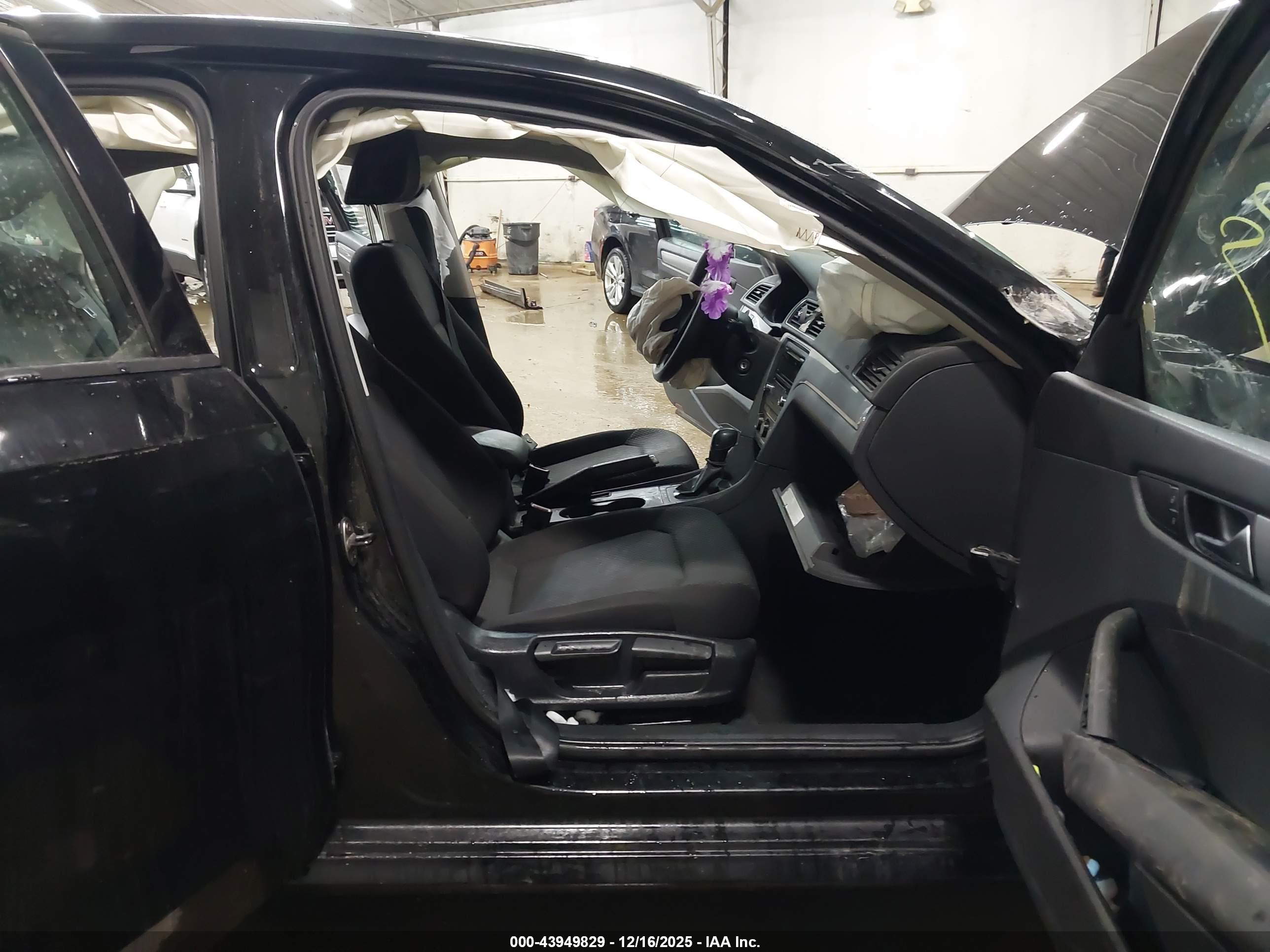 VOLKSWAGEN PASSAT image 5