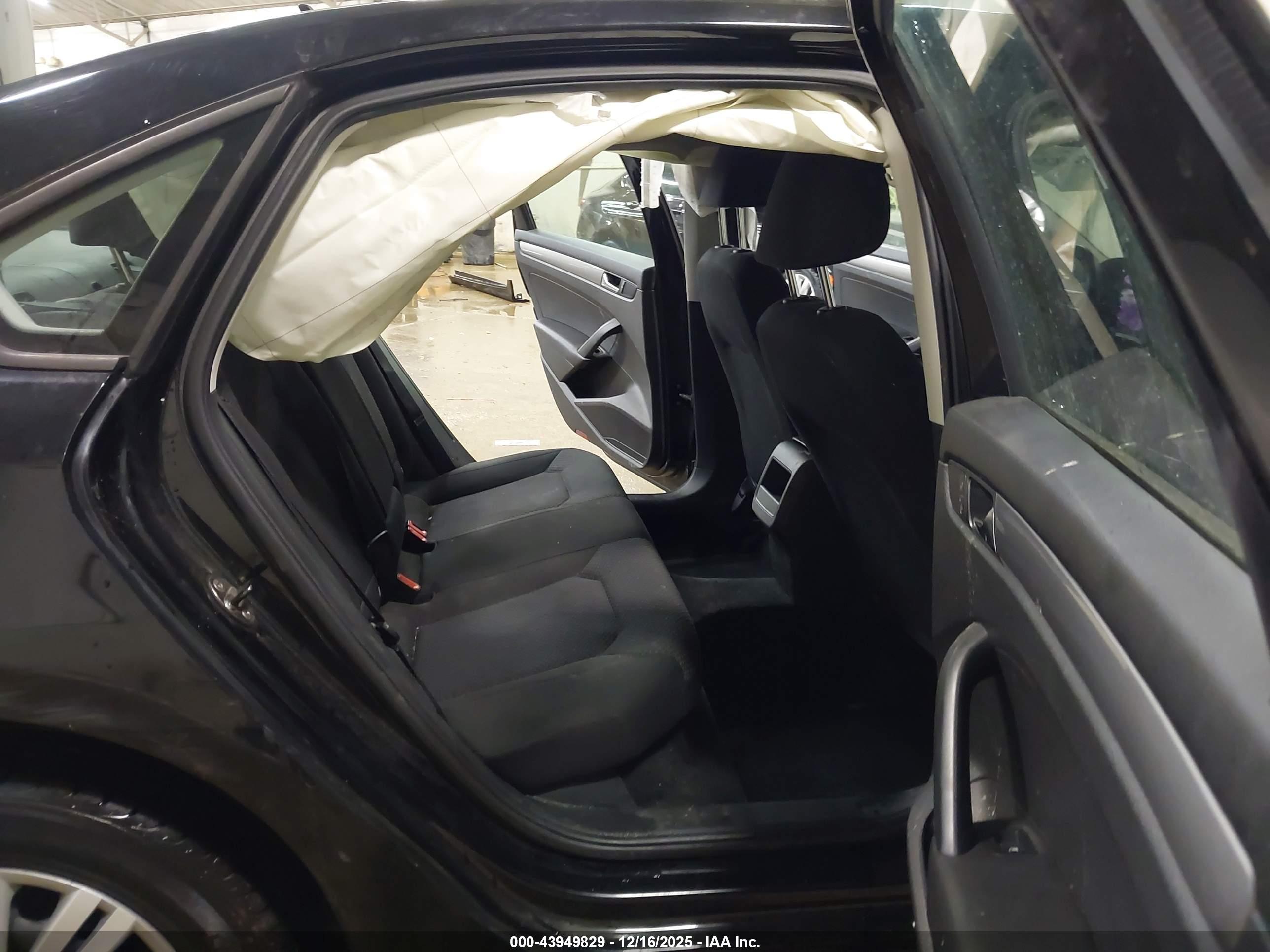 VOLKSWAGEN PASSAT image 8