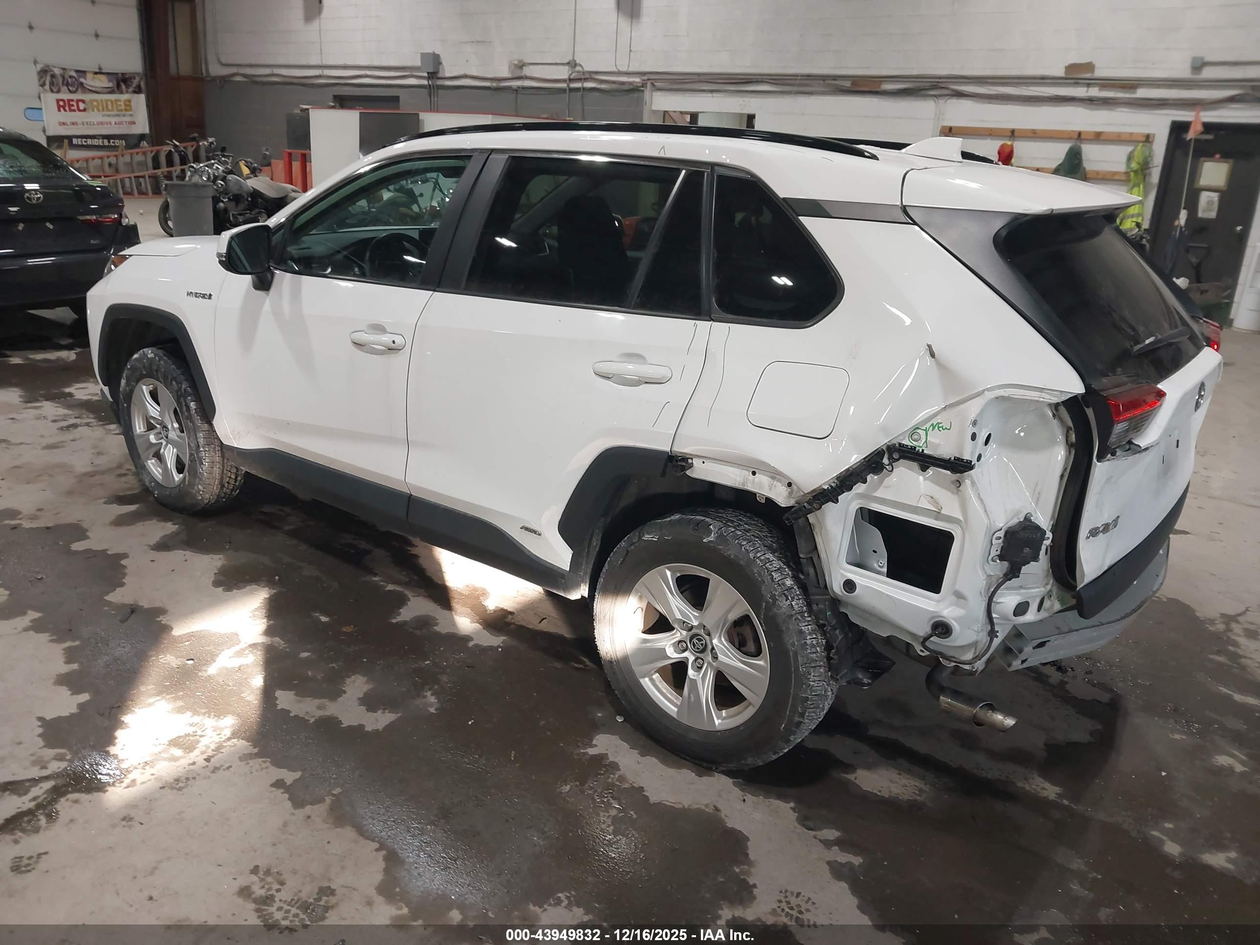 TOYOTA RAV4 image 3
